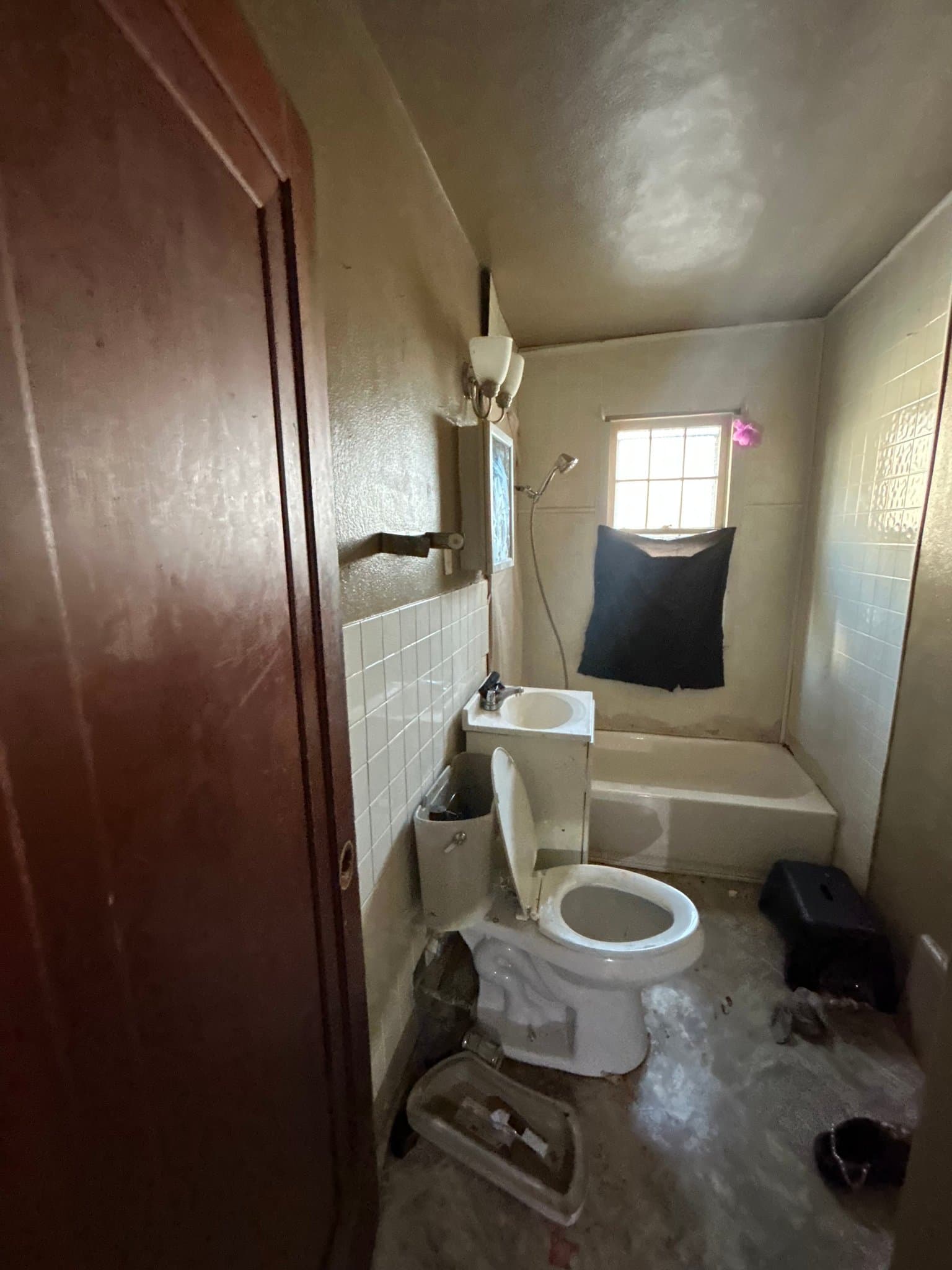 East Saint Louis House: 5538 Avon Pl