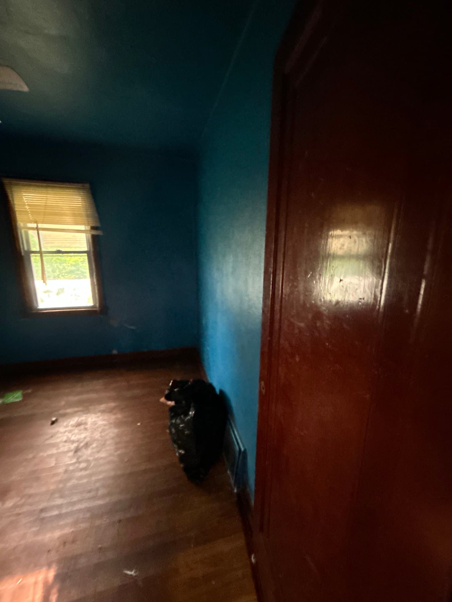 East Saint Louis House: 5538 Avon Pl