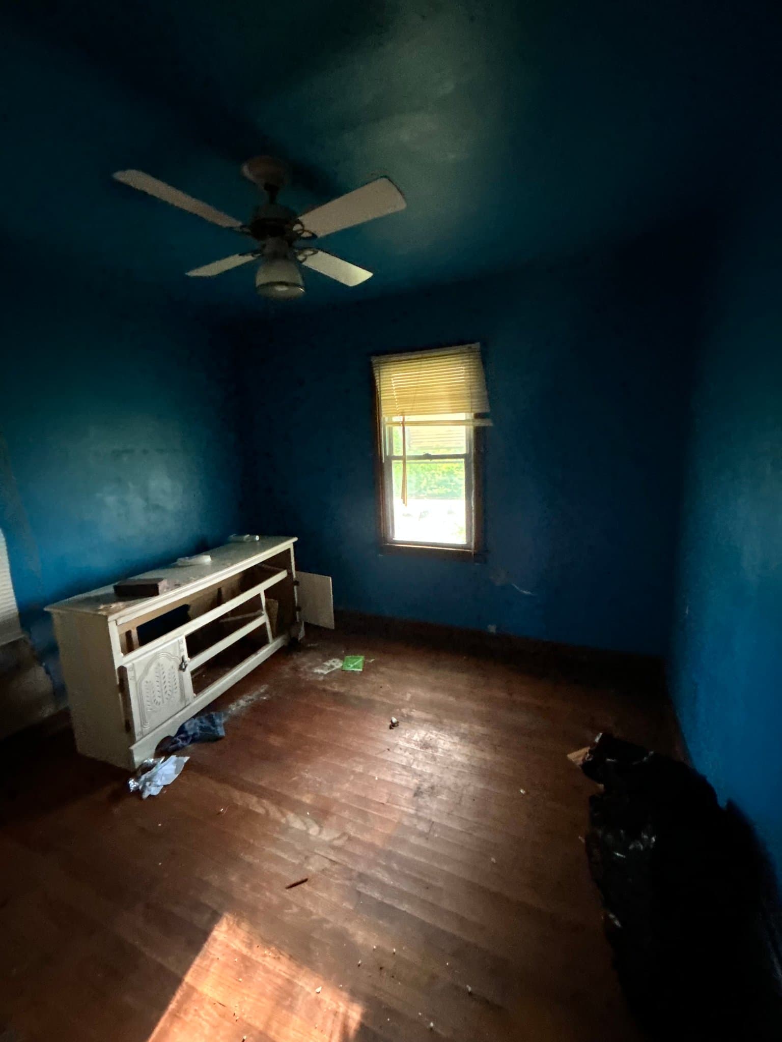East Saint Louis House: 5538 Avon Pl