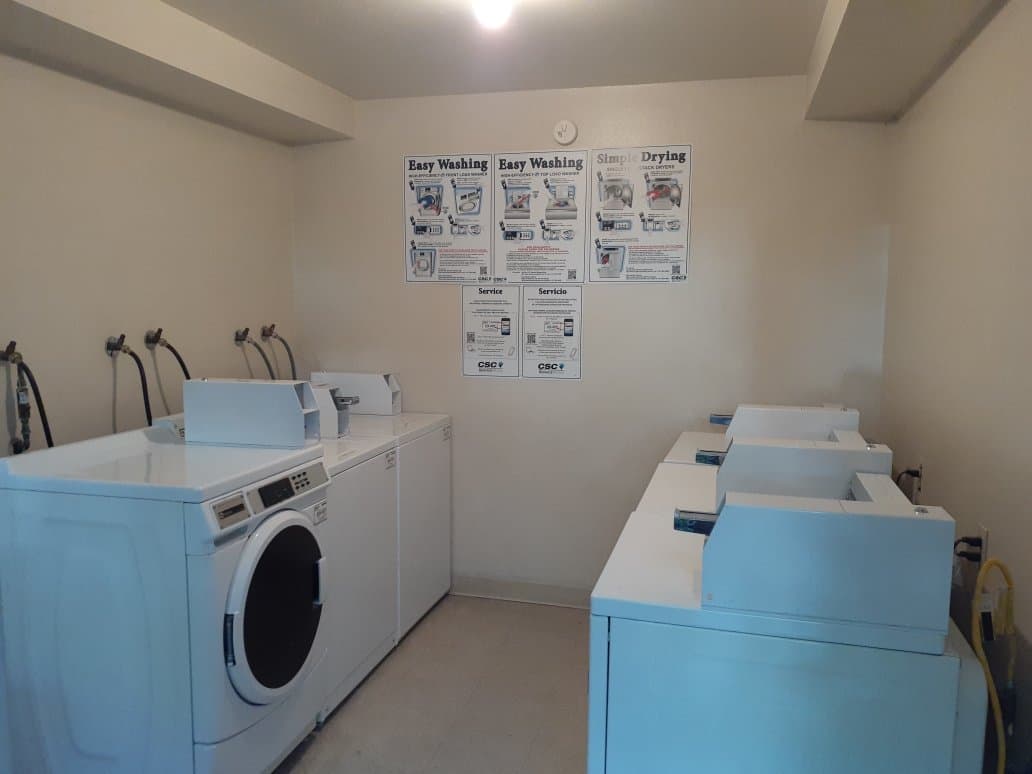 Van Nuys Apartment: 15340 Vanowen St