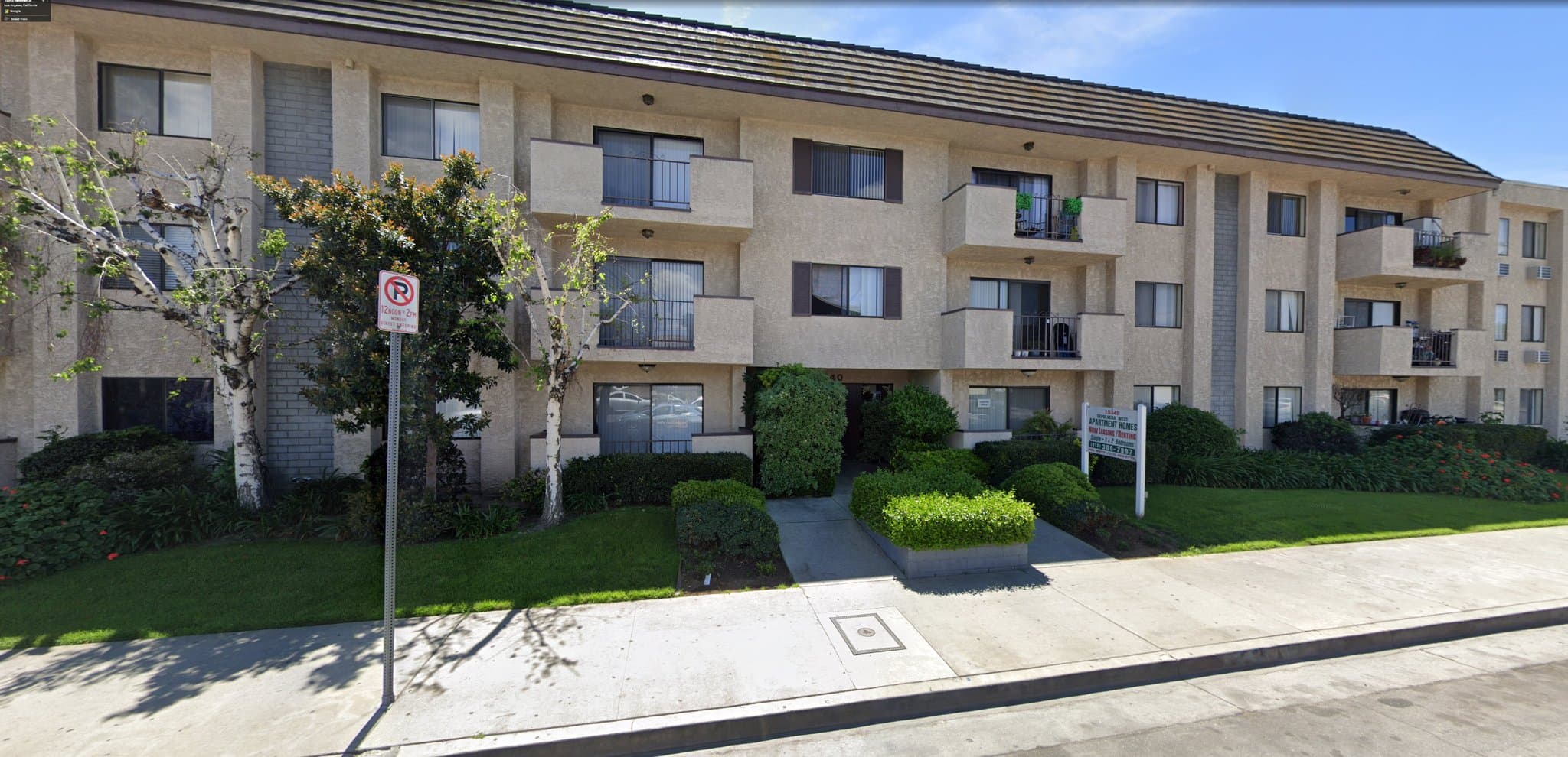Van Nuys Apartment: 15340 Vanowen St