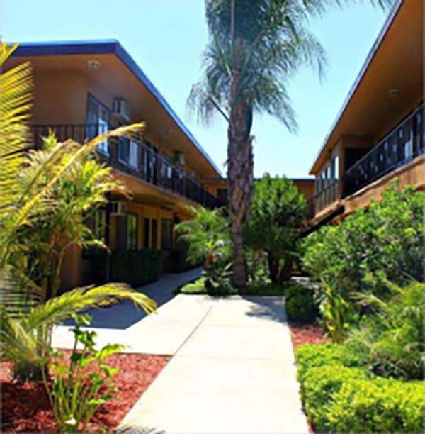 Van Nuys Apartment: 13921 Bessemer St