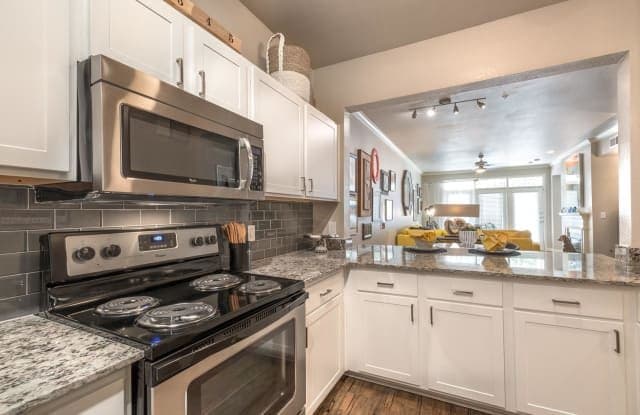 Dallas Apartment: 7927 Forest Lane
