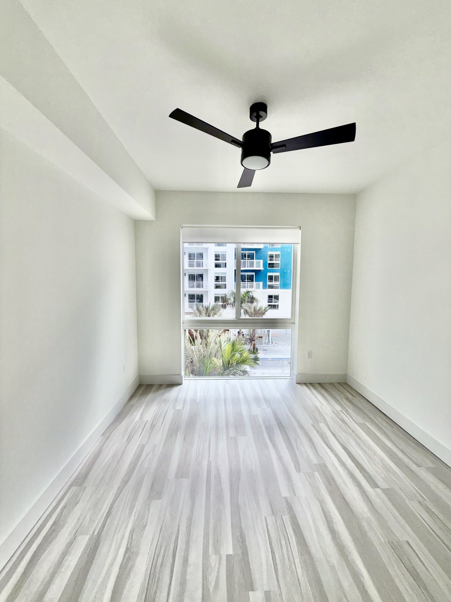 Miami Apartment: 18631 NE 25th Pl
