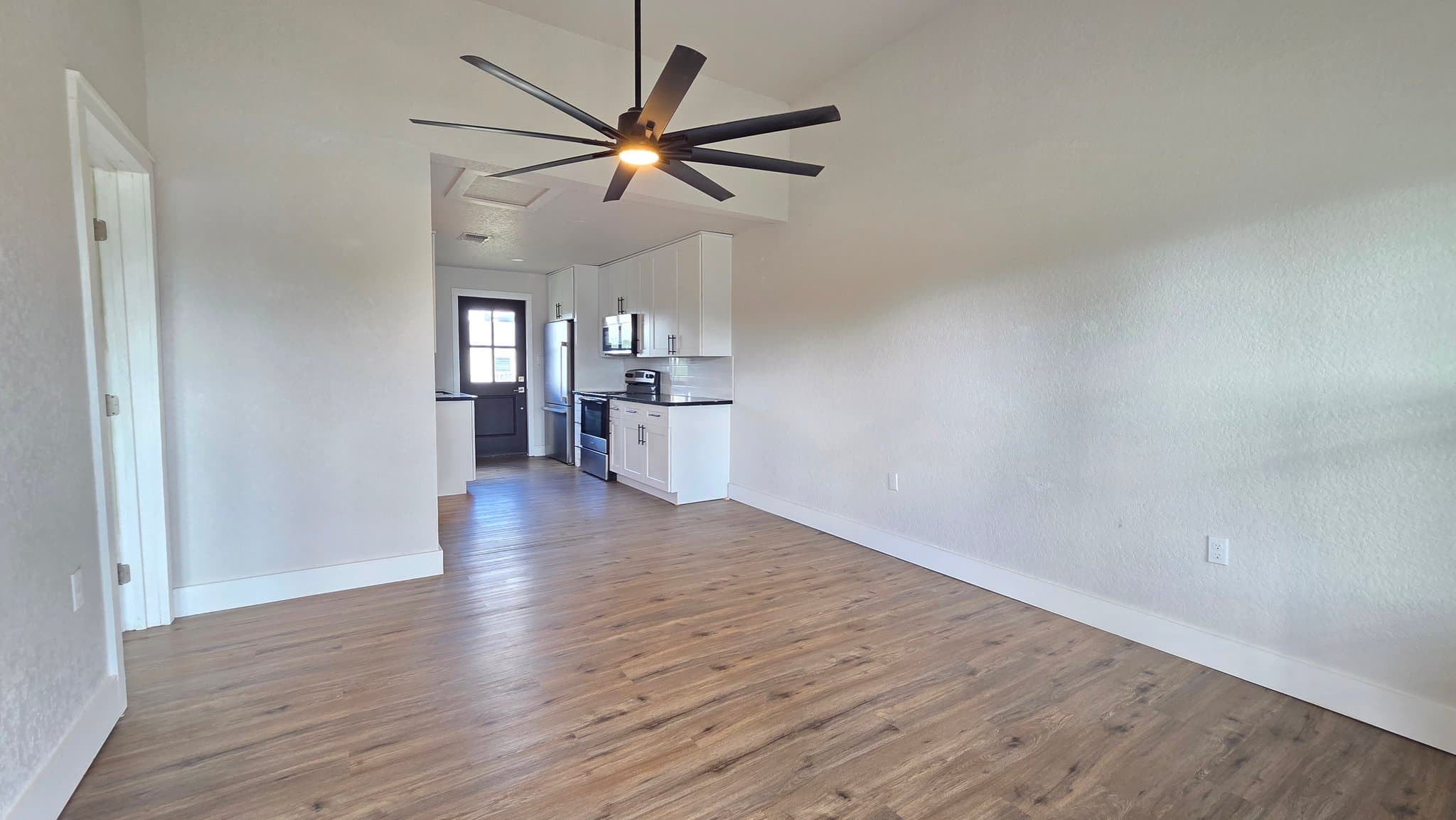 Flatonia House: 607 E 12th ST