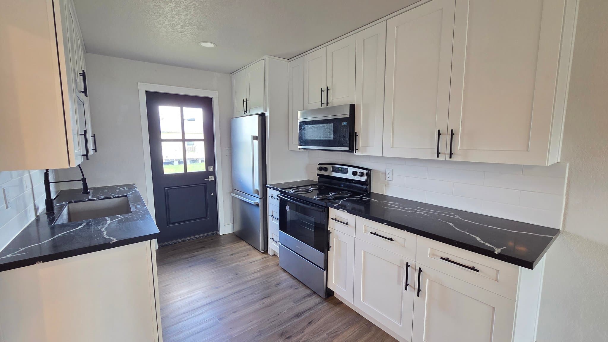 Flatonia House: 607 E 12th ST