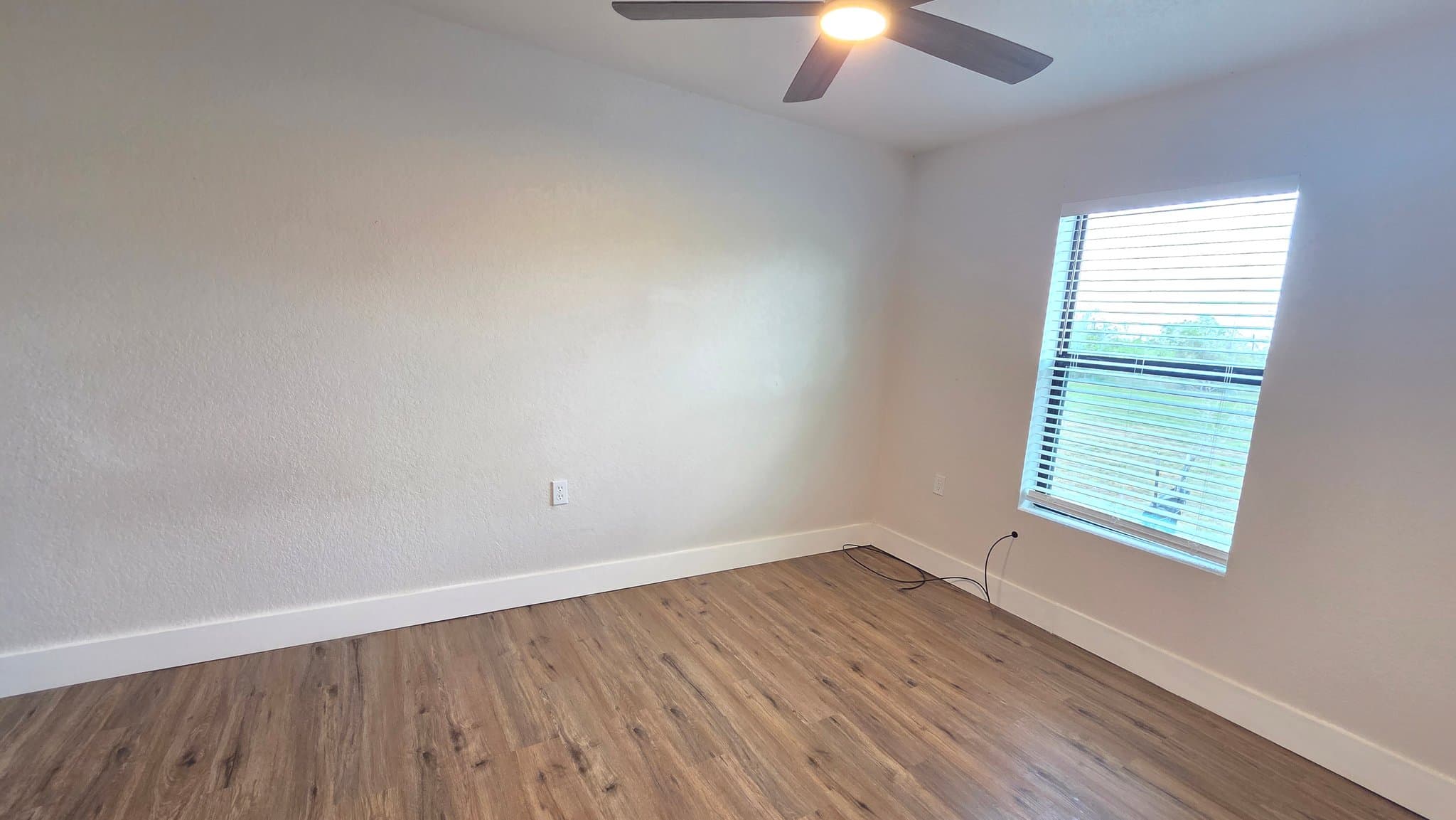 Flatonia House: 607 E 12th ST