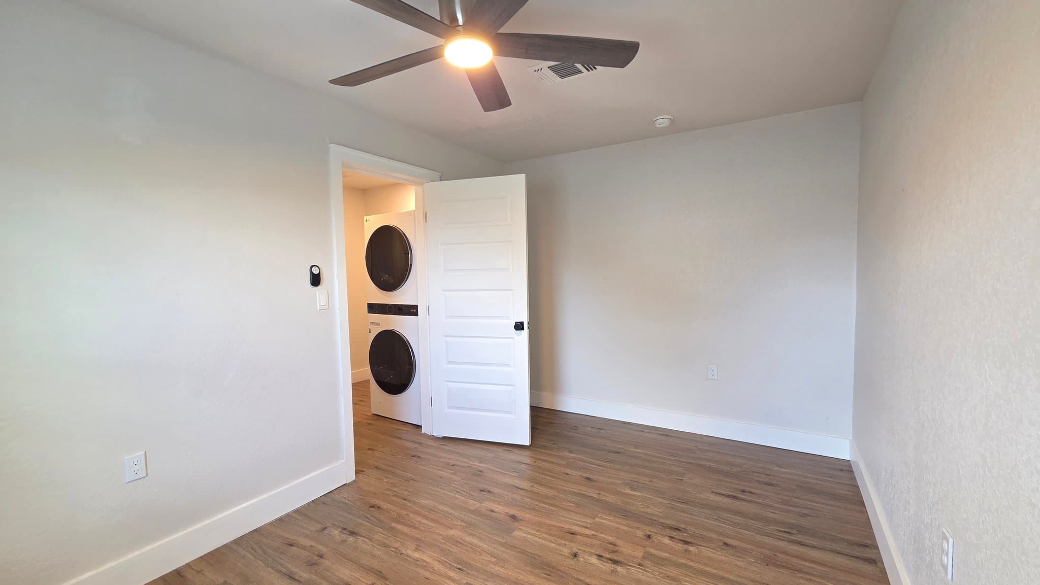 Flatonia House: 607 E 12th ST