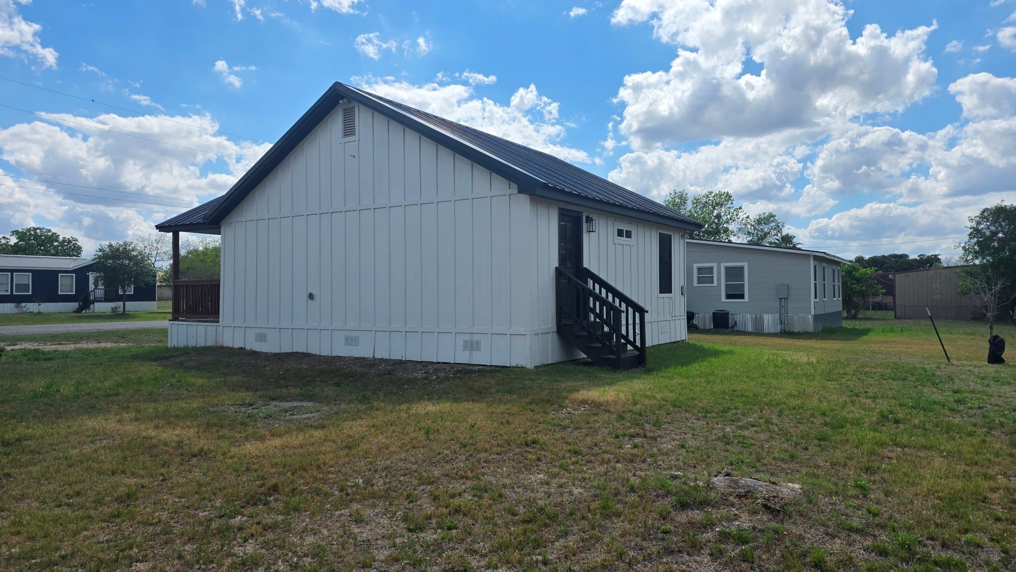 Flatonia House: 607 E 12th ST