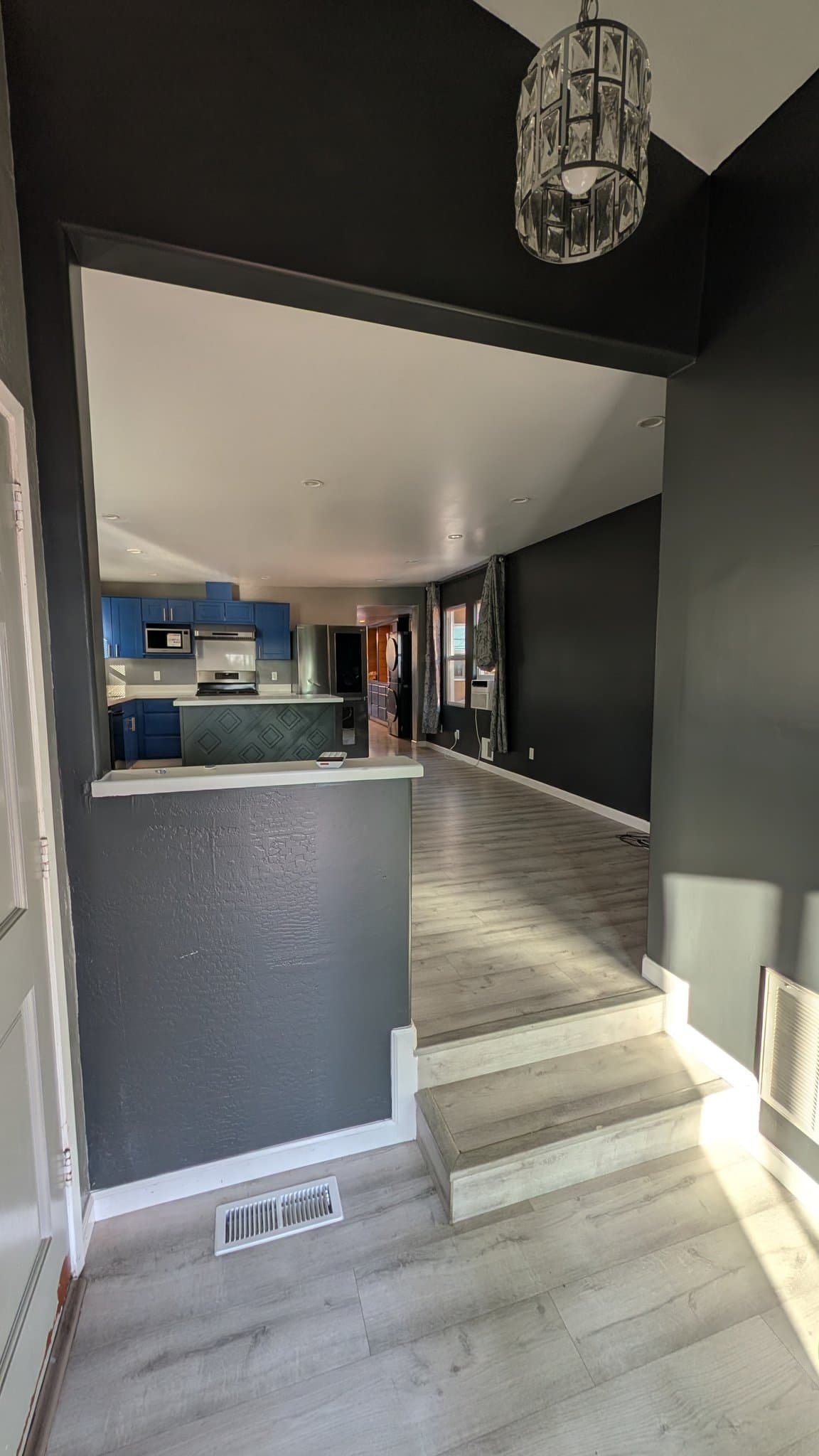 Oakland House: 9834 Lawlor St