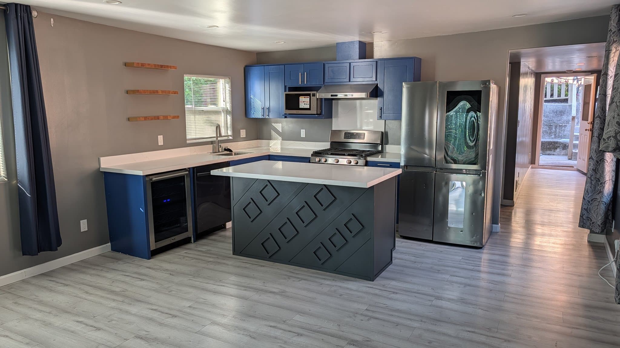 Oakland House: 9834 Lawlor St