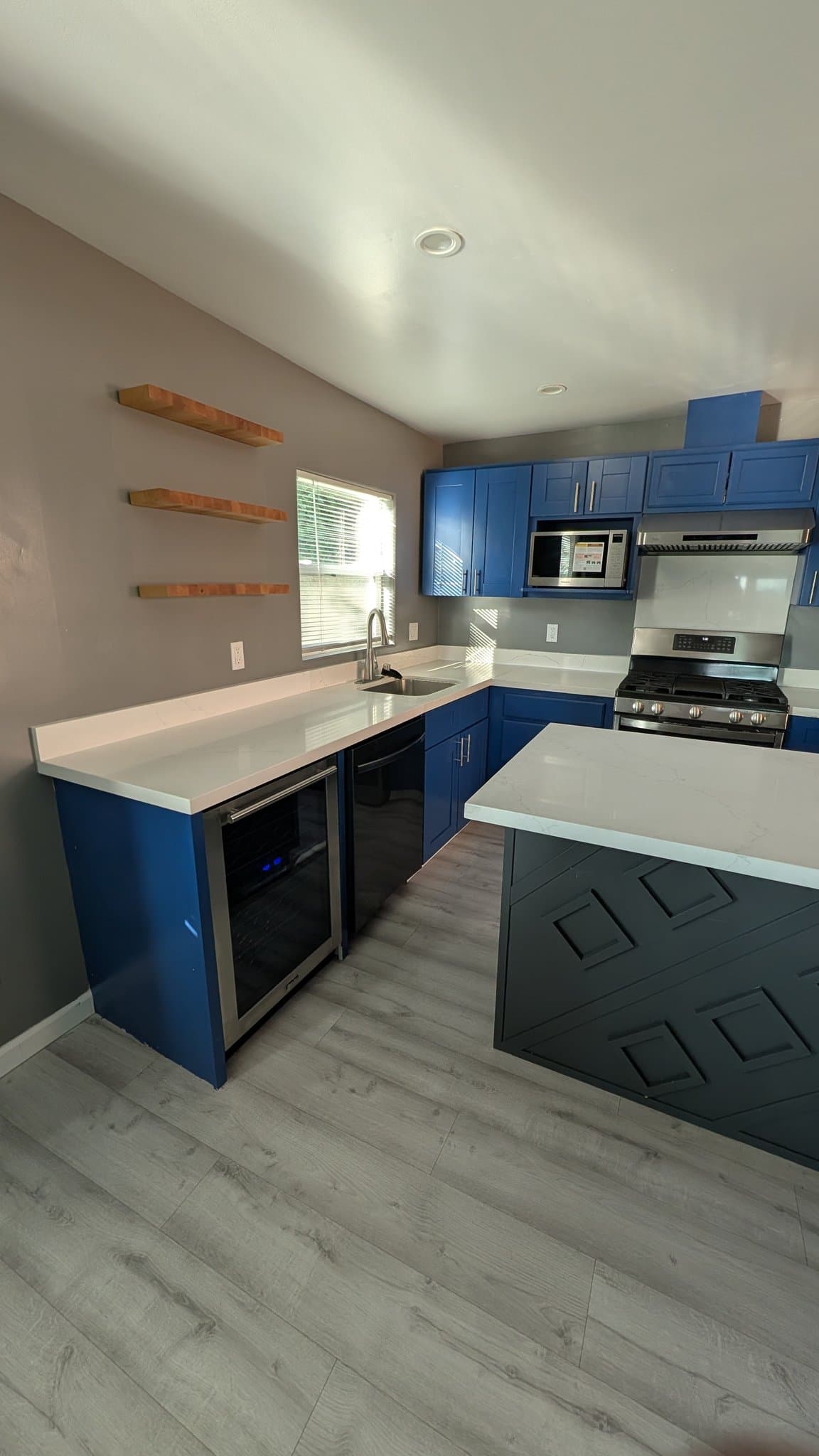 Oakland House: 9834 Lawlor St