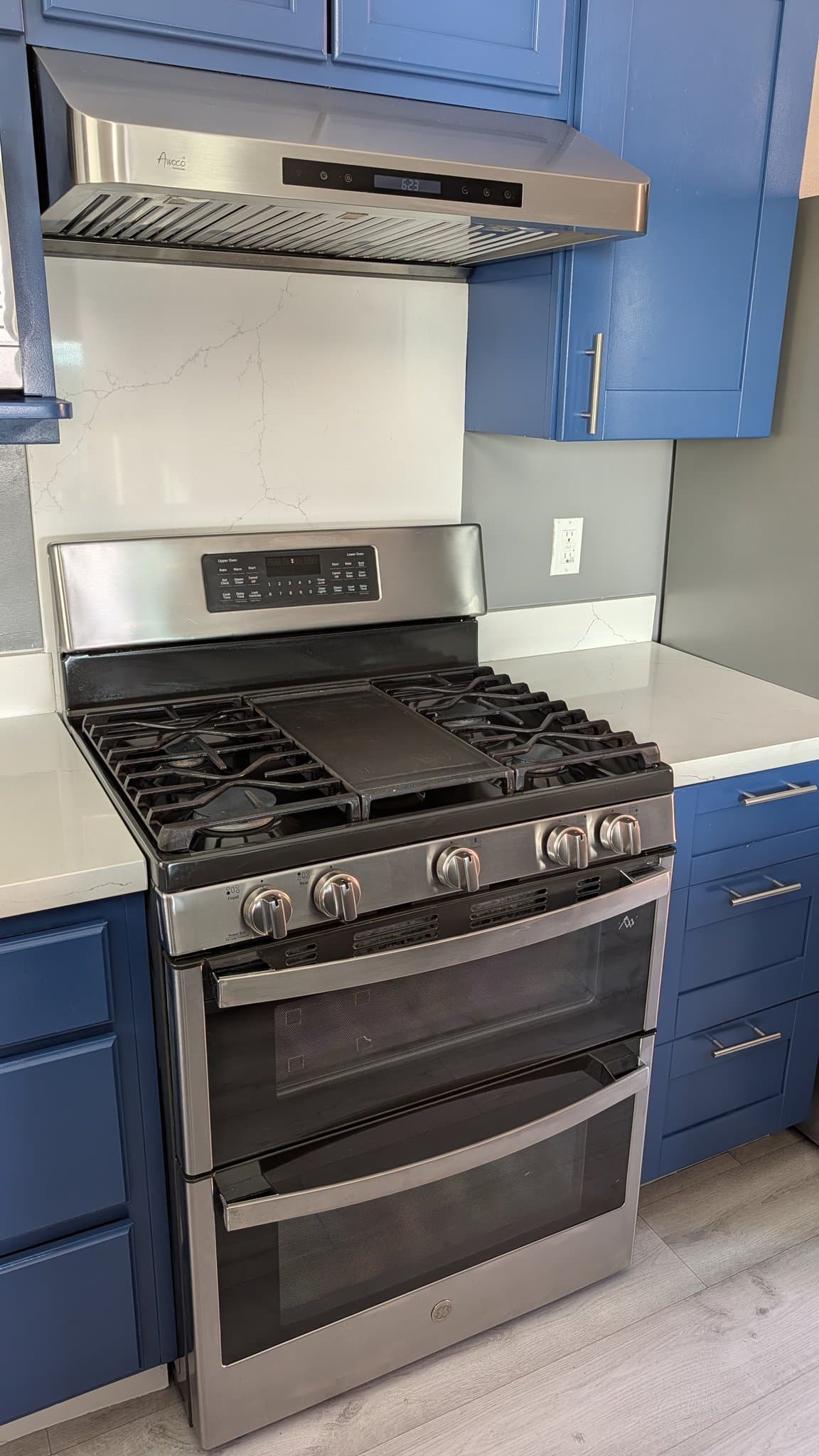 Oakland House: 9834 Lawlor St