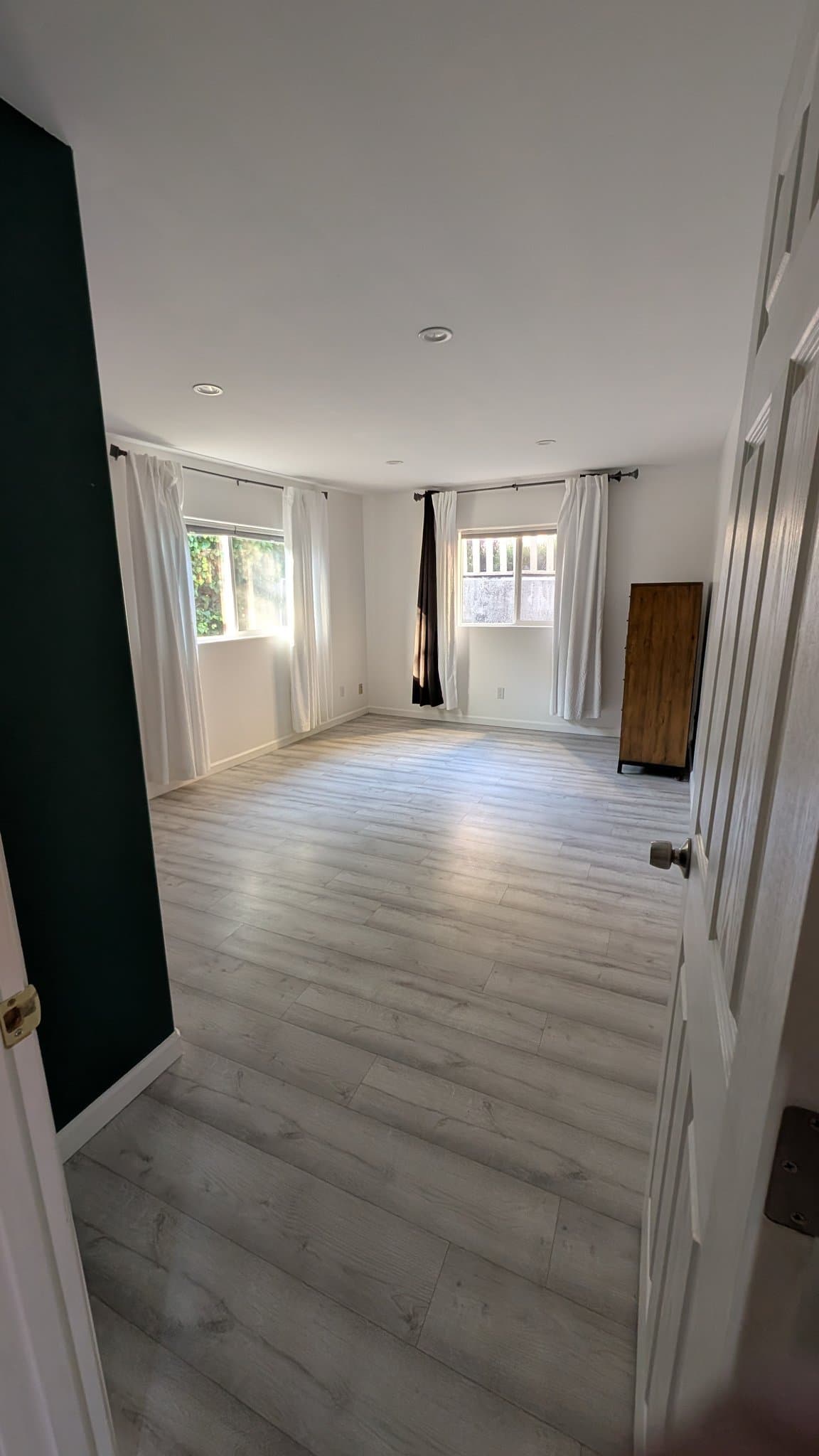 Oakland House: 9834 Lawlor St