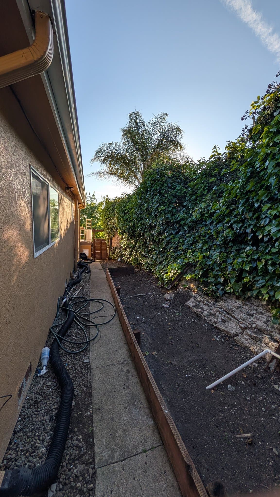 Oakland House: 9834 Lawlor St