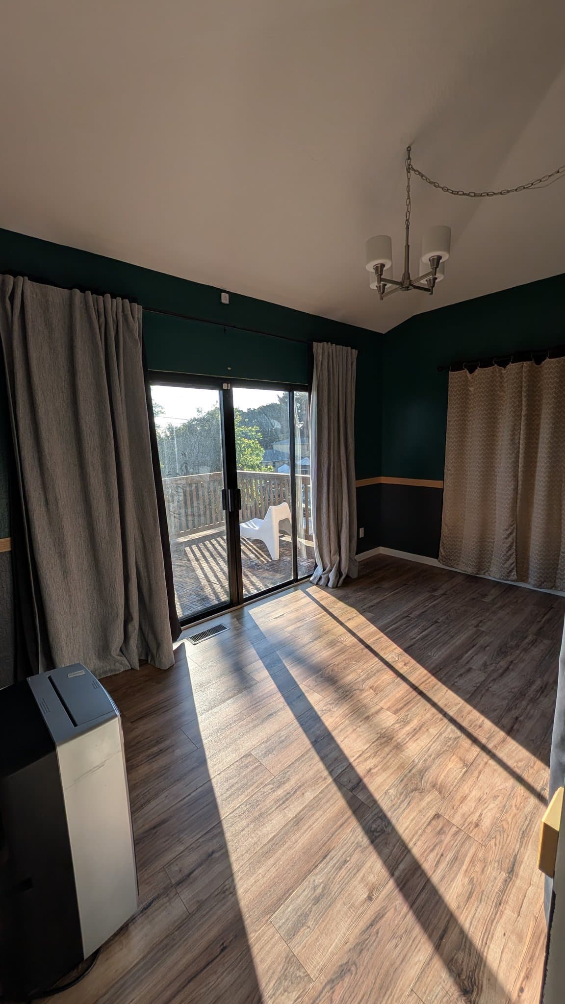 Oakland House: 9834 Lawlor St
