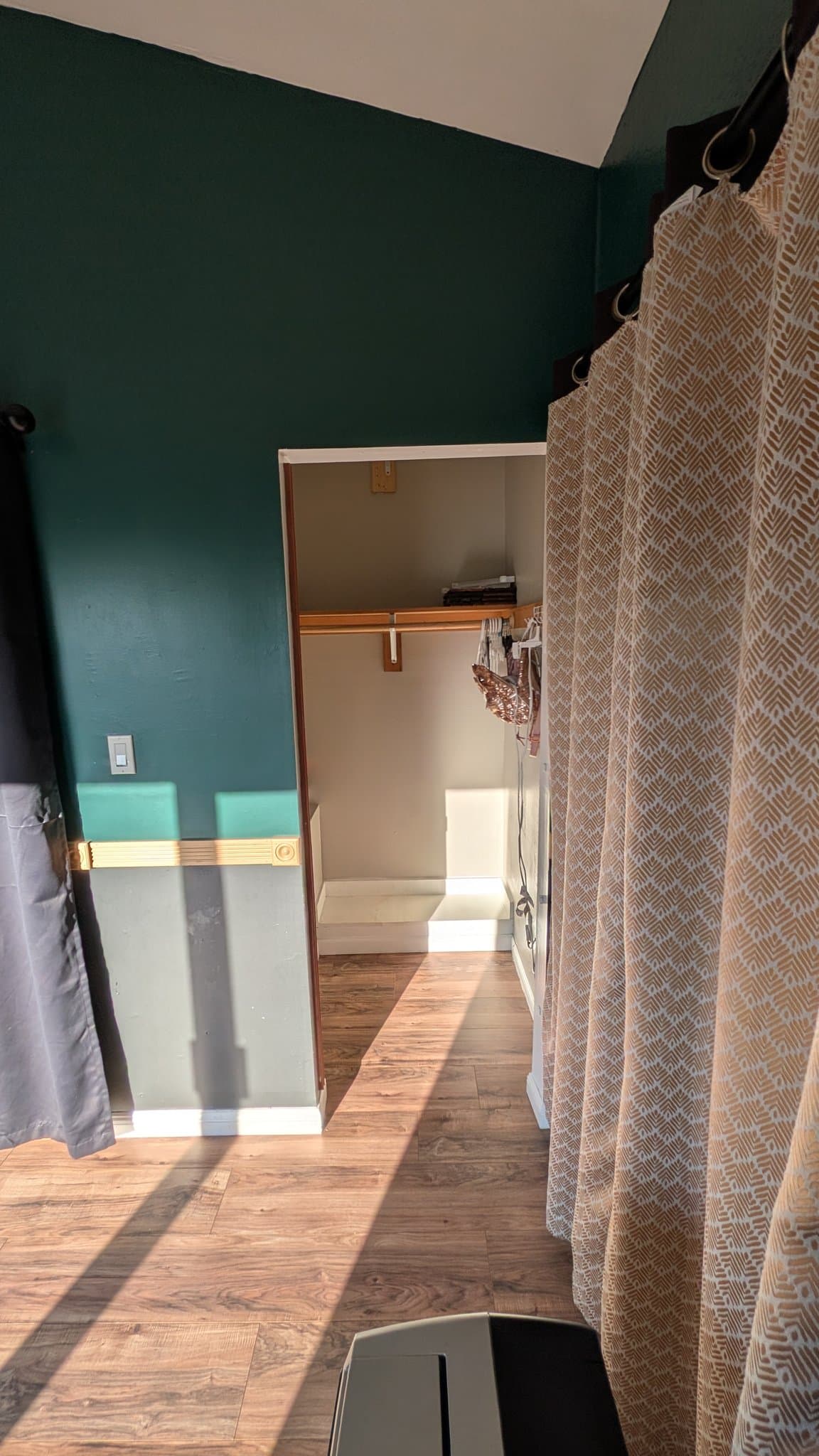 Oakland House: 9834 Lawlor St