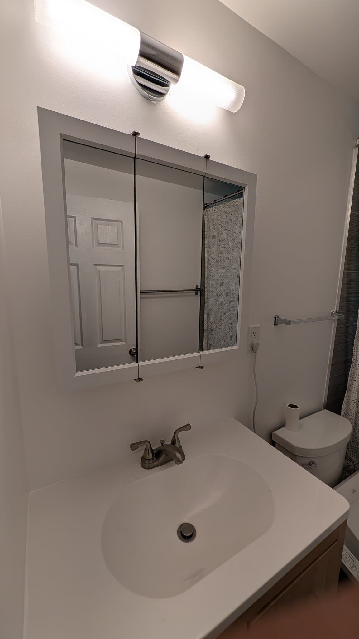 Oakland House: 9834 Lawlor St