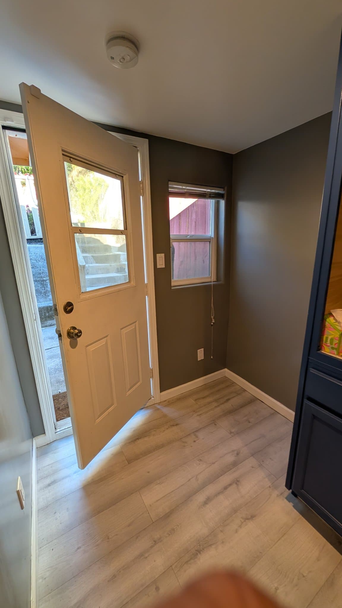 Oakland House: 9834 Lawlor St