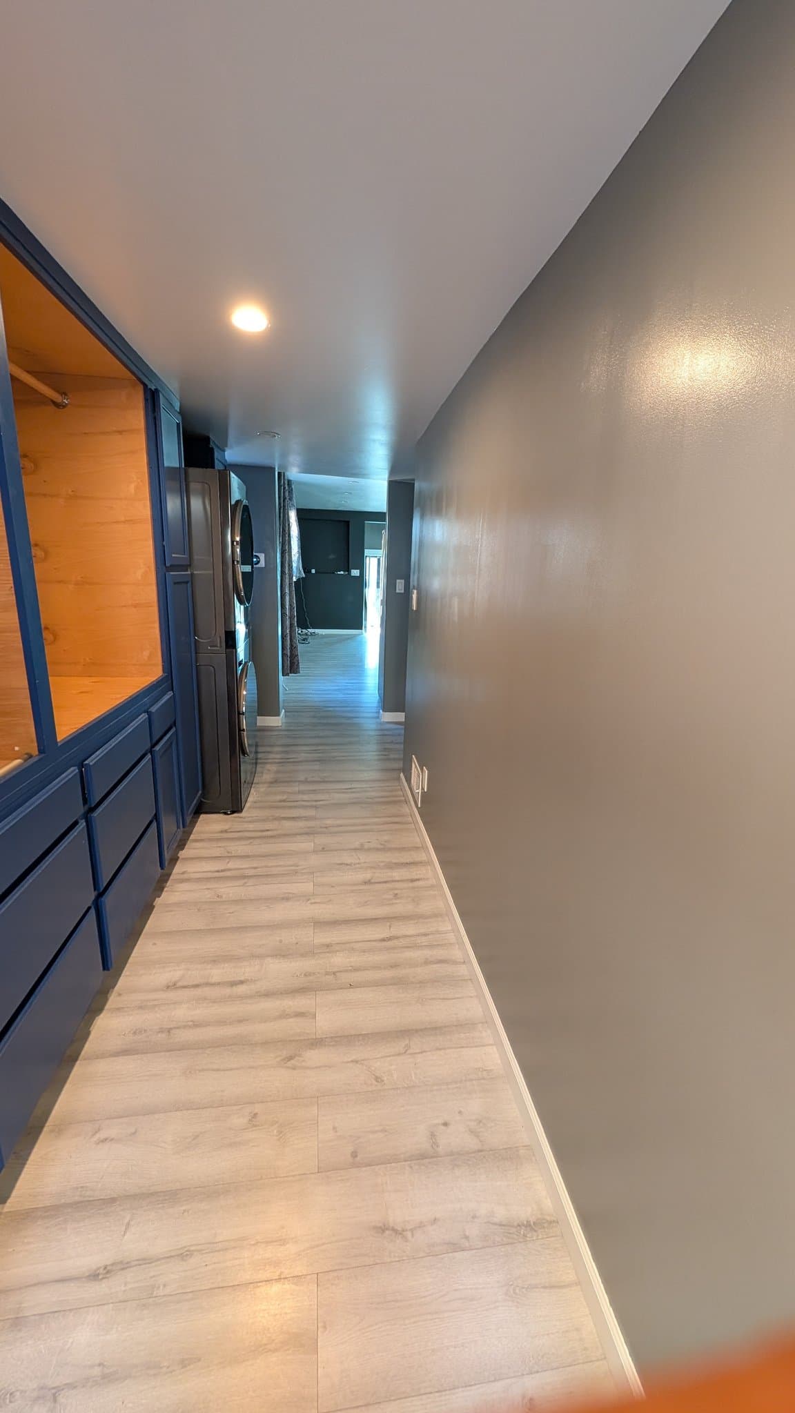 Oakland House: 9834 Lawlor St
