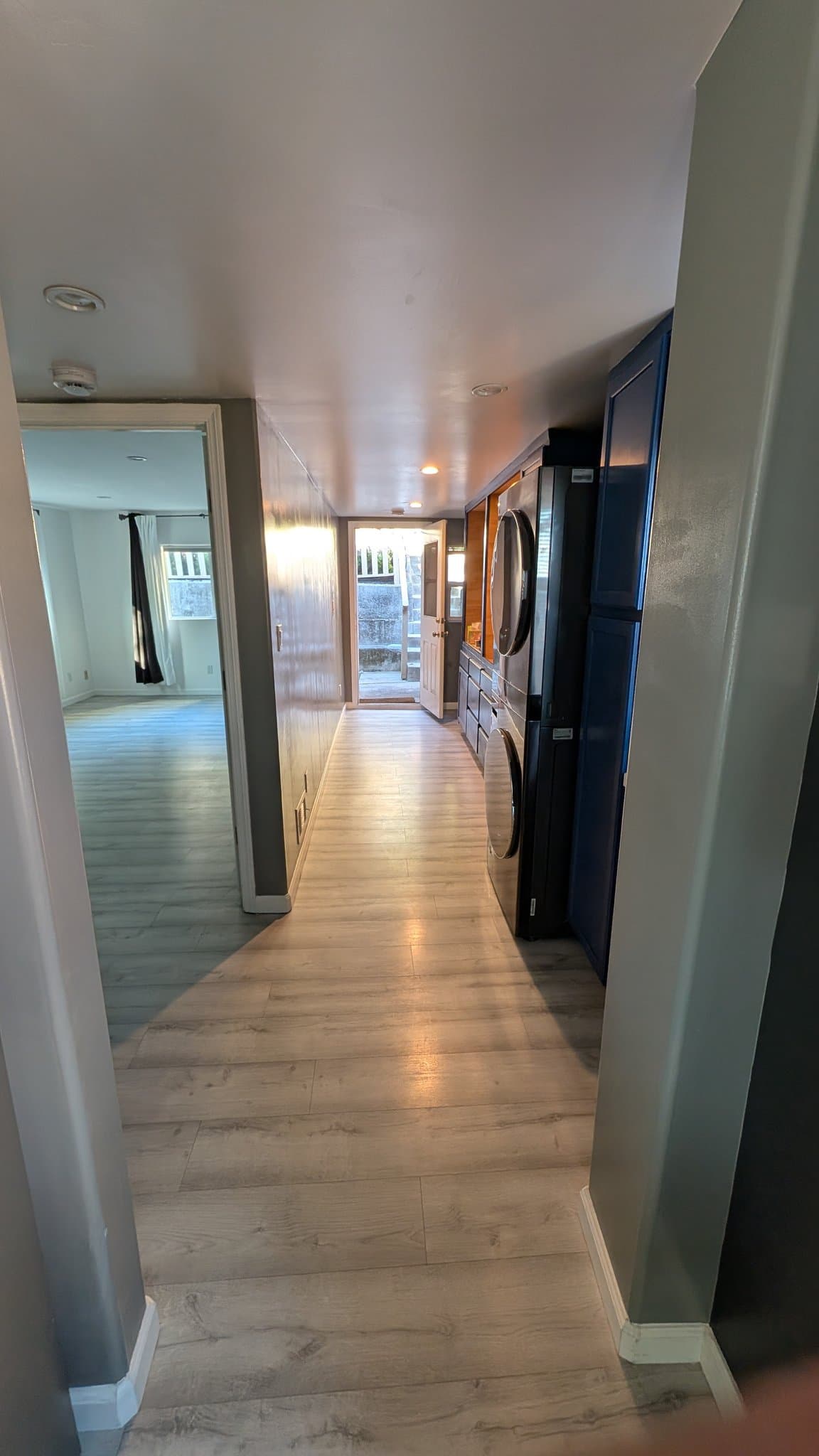 Oakland House: 9834 Lawlor St