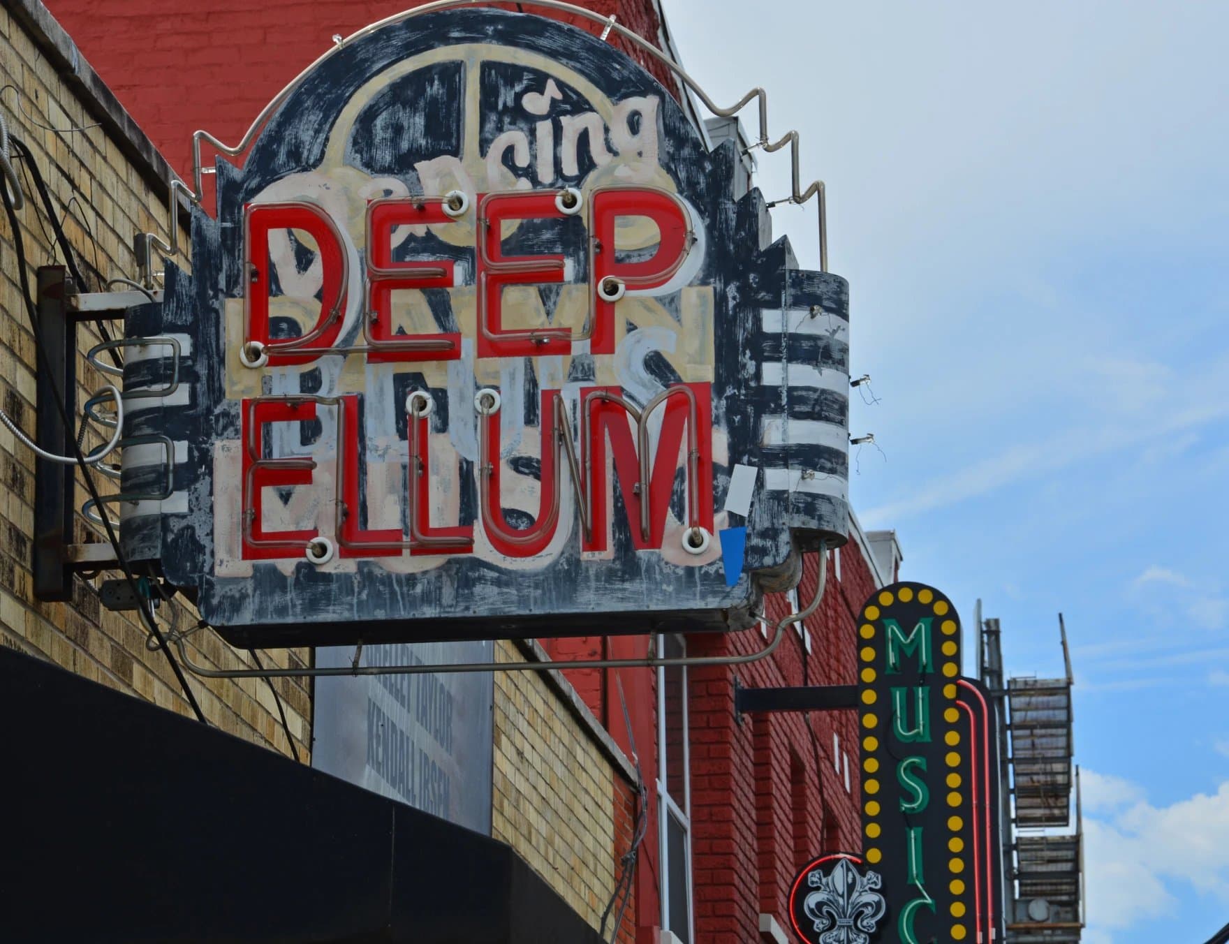 Dallas Apartment: 2627 Live Oak St