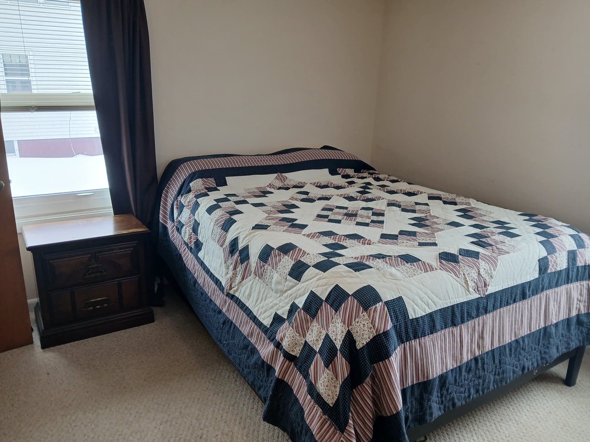 Newberry Single Room: 321 W McMillan Ave