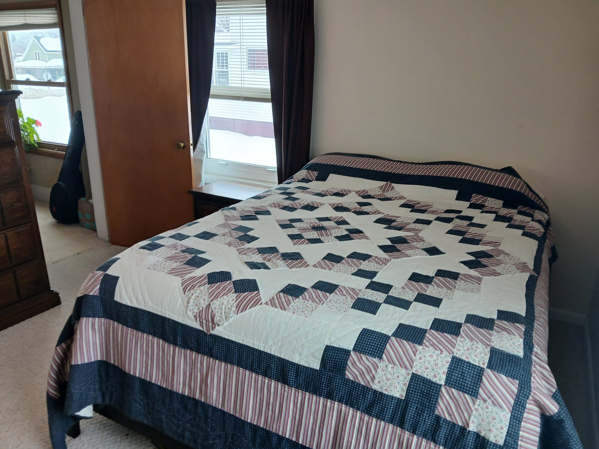 Newberry Single Room: 321 W McMillan Ave