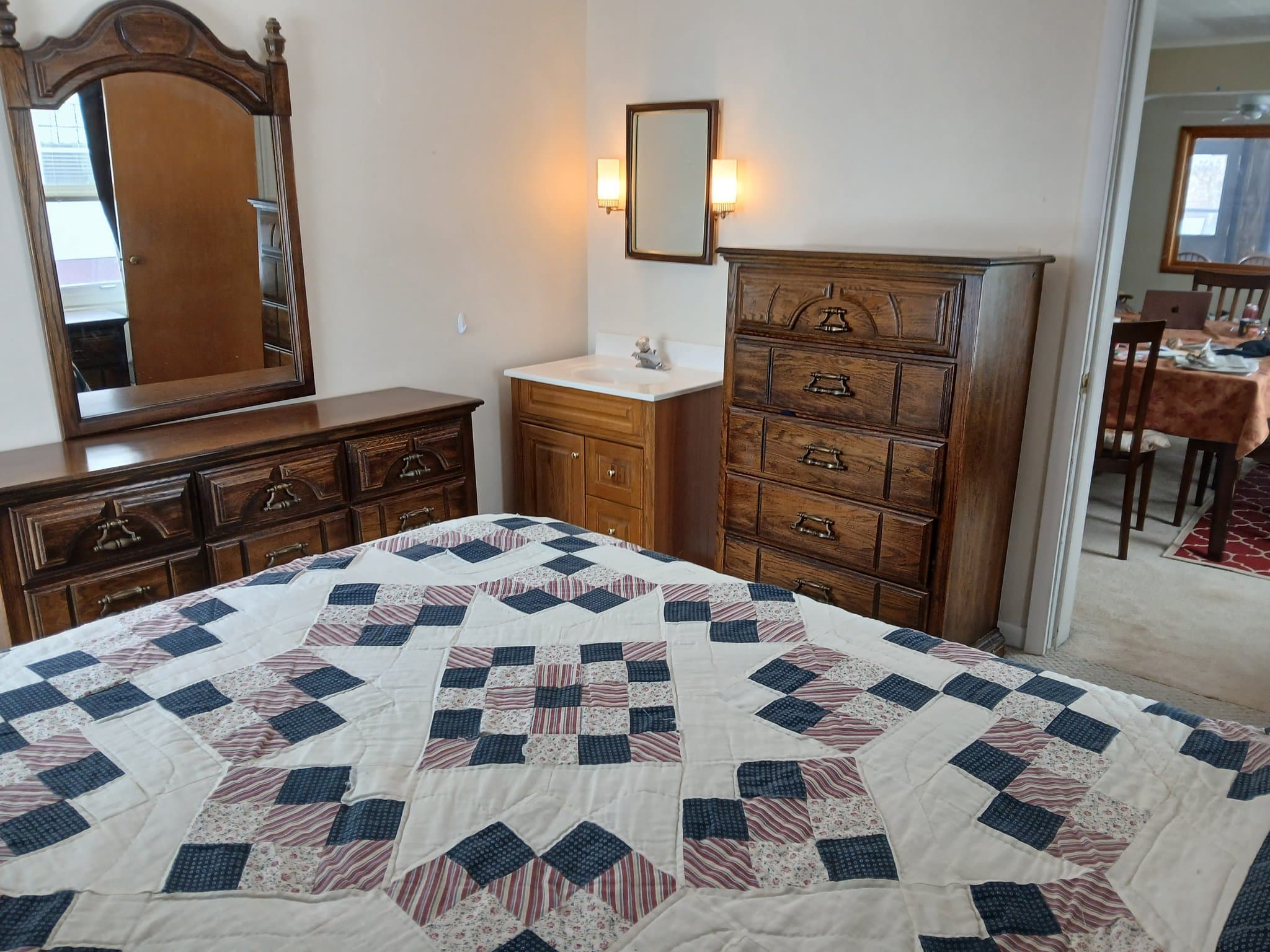 Newberry Single Room: 321 W McMillan Ave