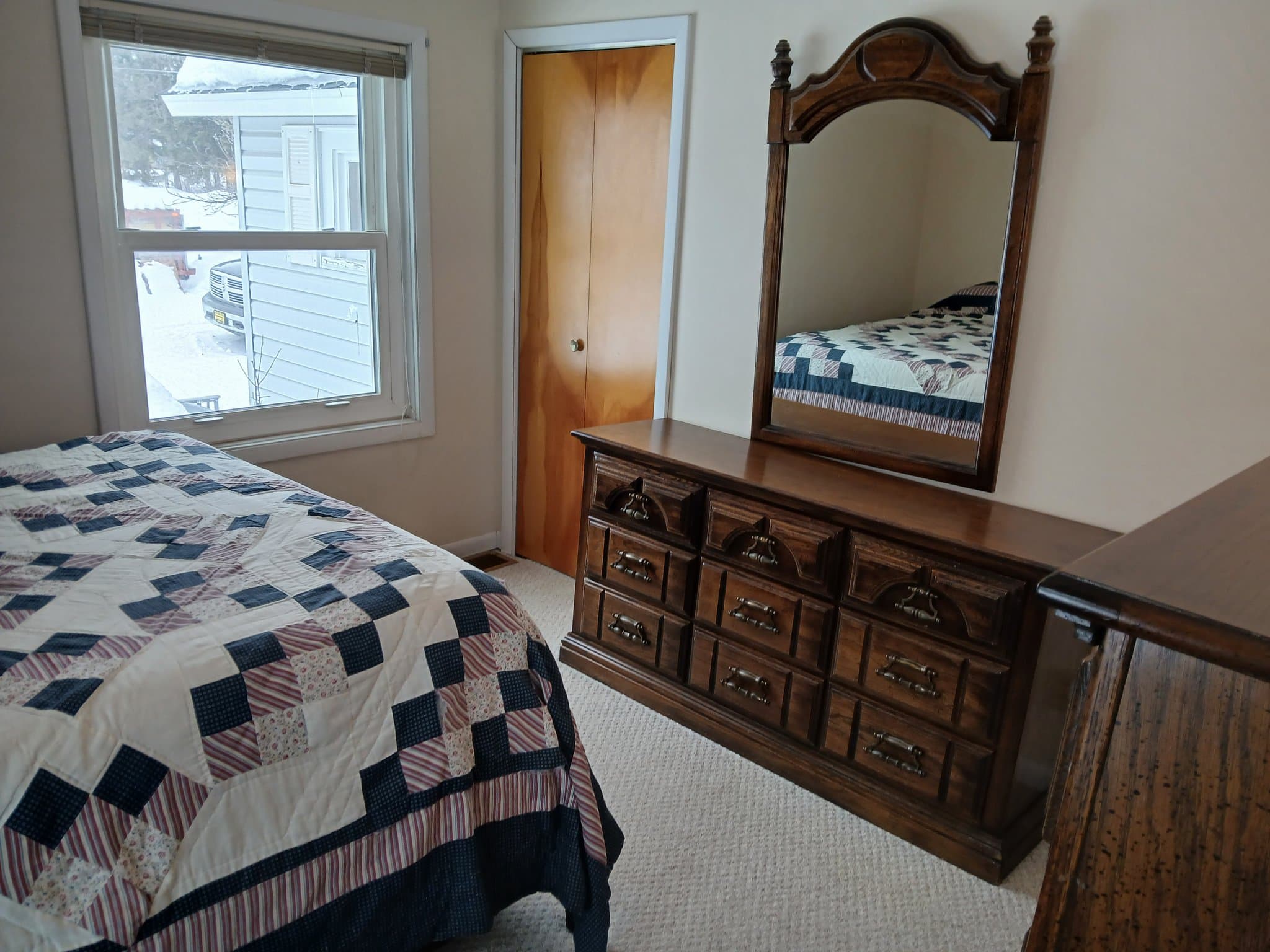 Newberry Single Room: 321 W McMillan Ave