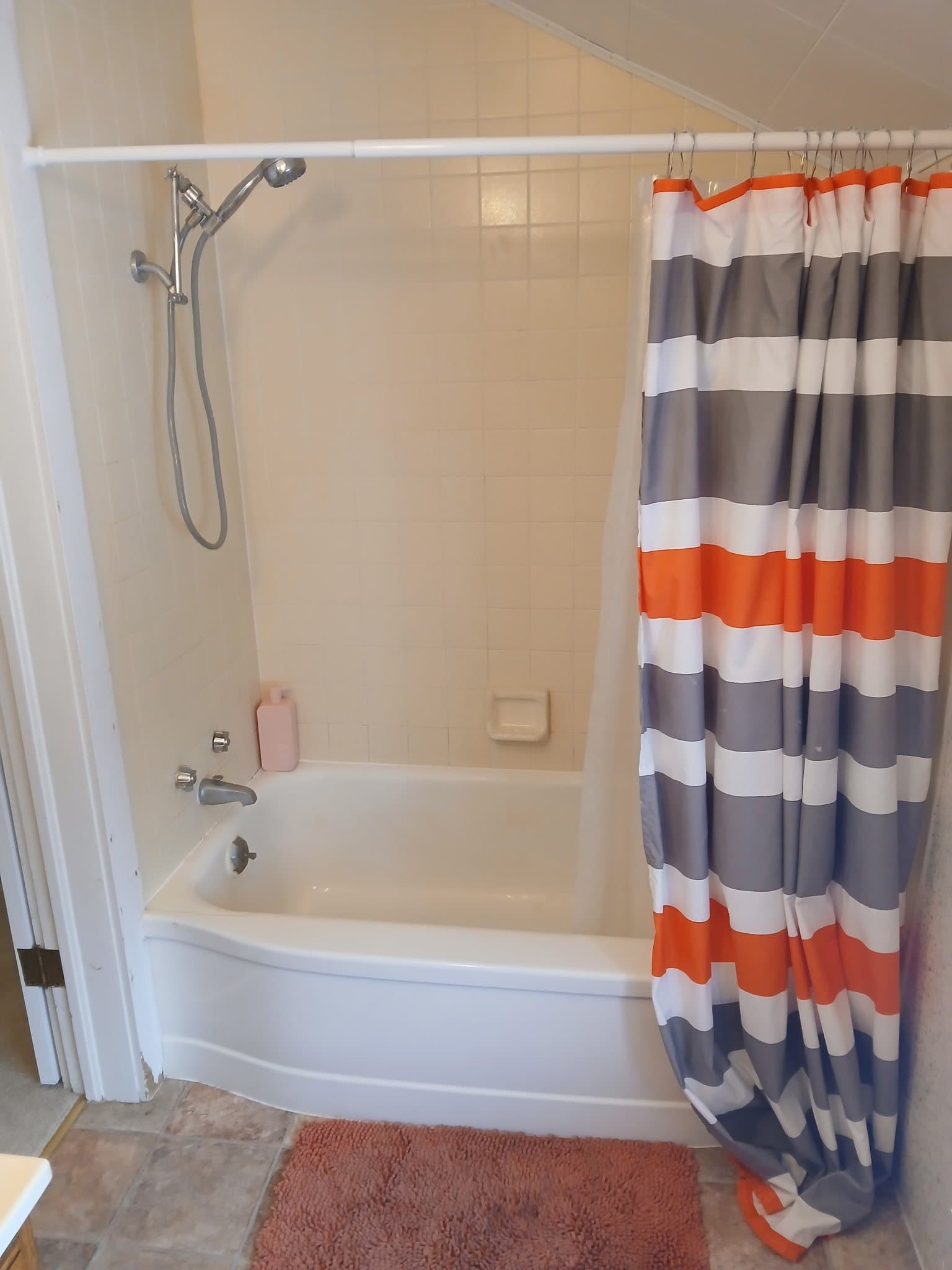 Newberry Single Room: 321 W McMillan Ave