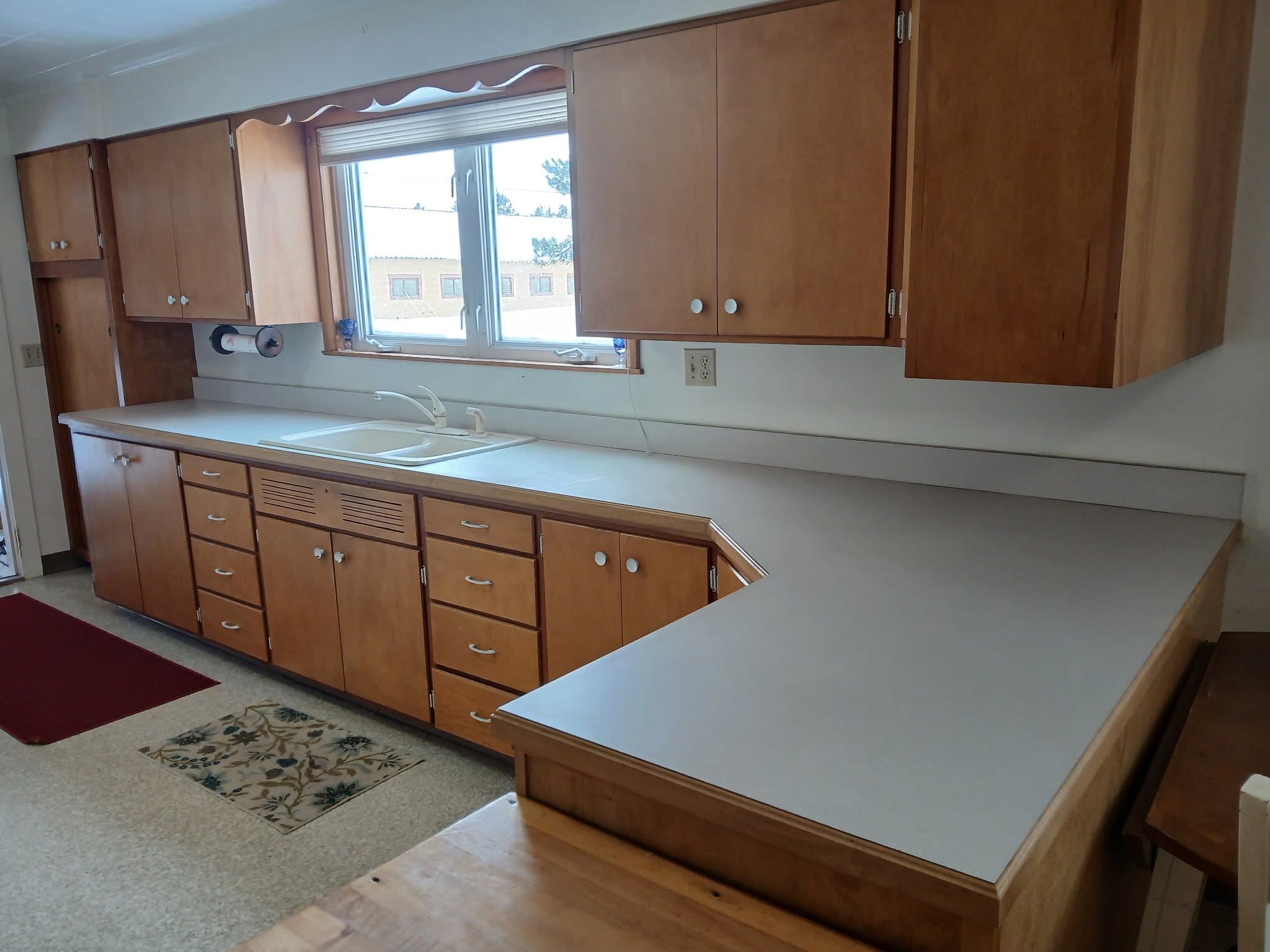 Newberry Single Room: 321 W McMillan Ave