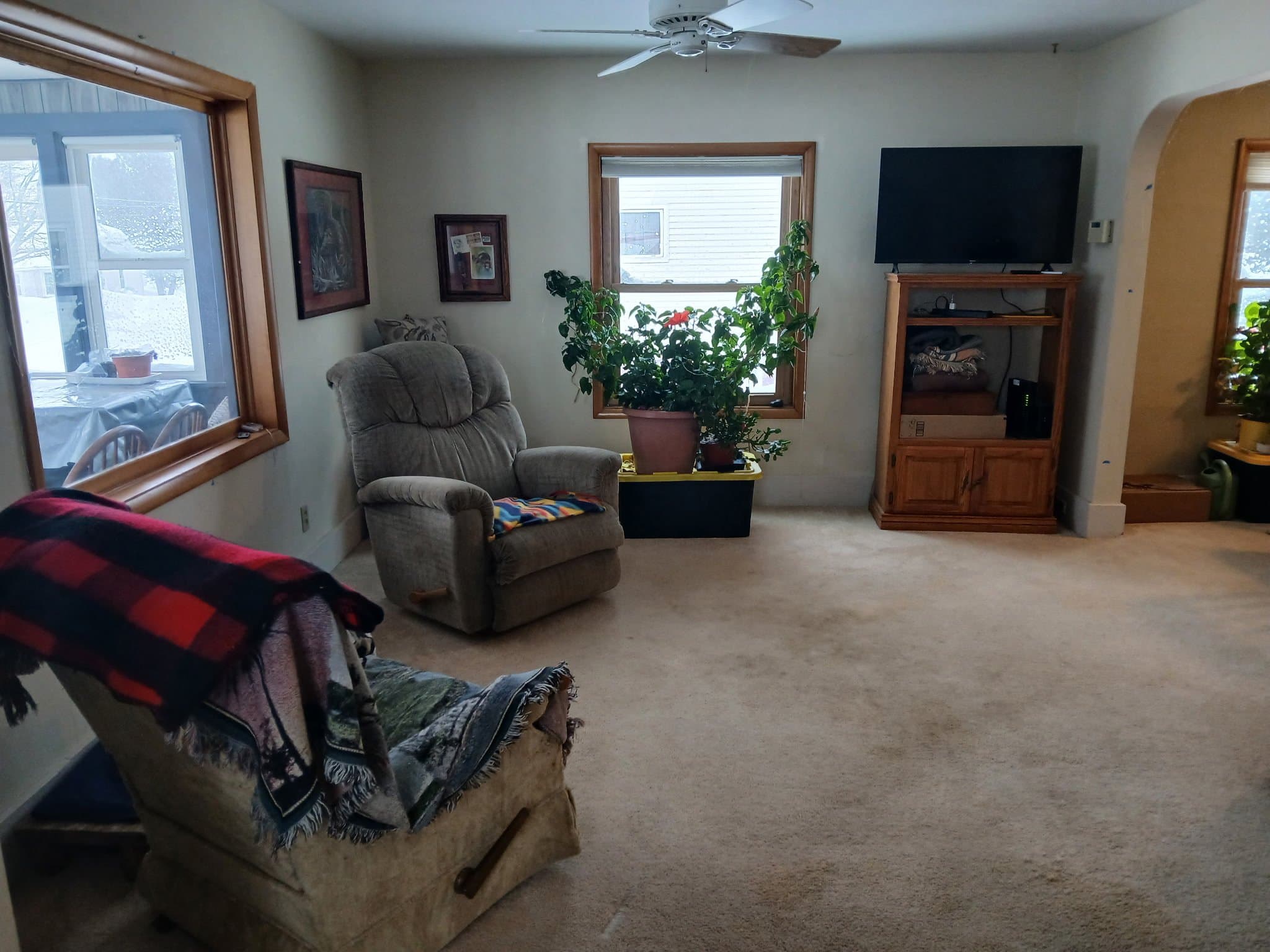 Newberry Single Room: 321 W McMillan Ave