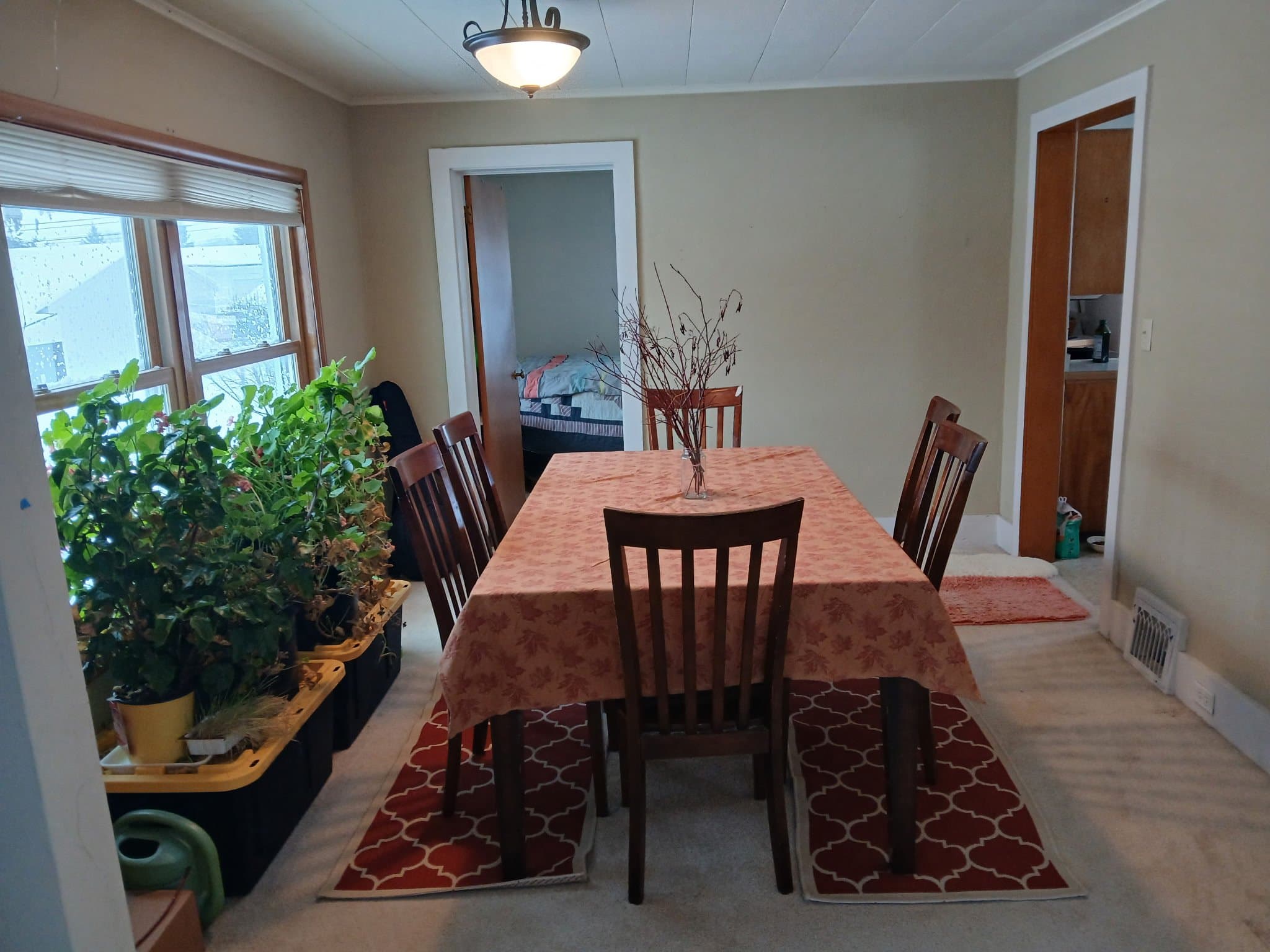 Newberry Single Room: 321 W McMillan Ave