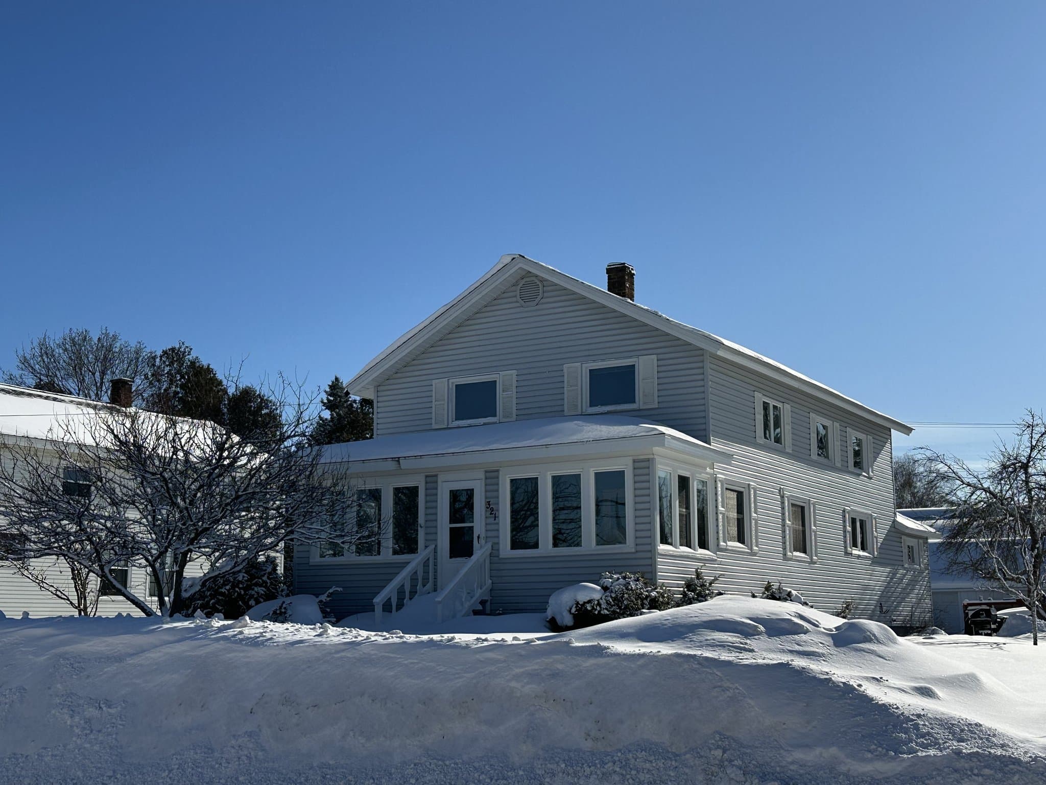 Newberry Single Room: 321 W McMillan Ave