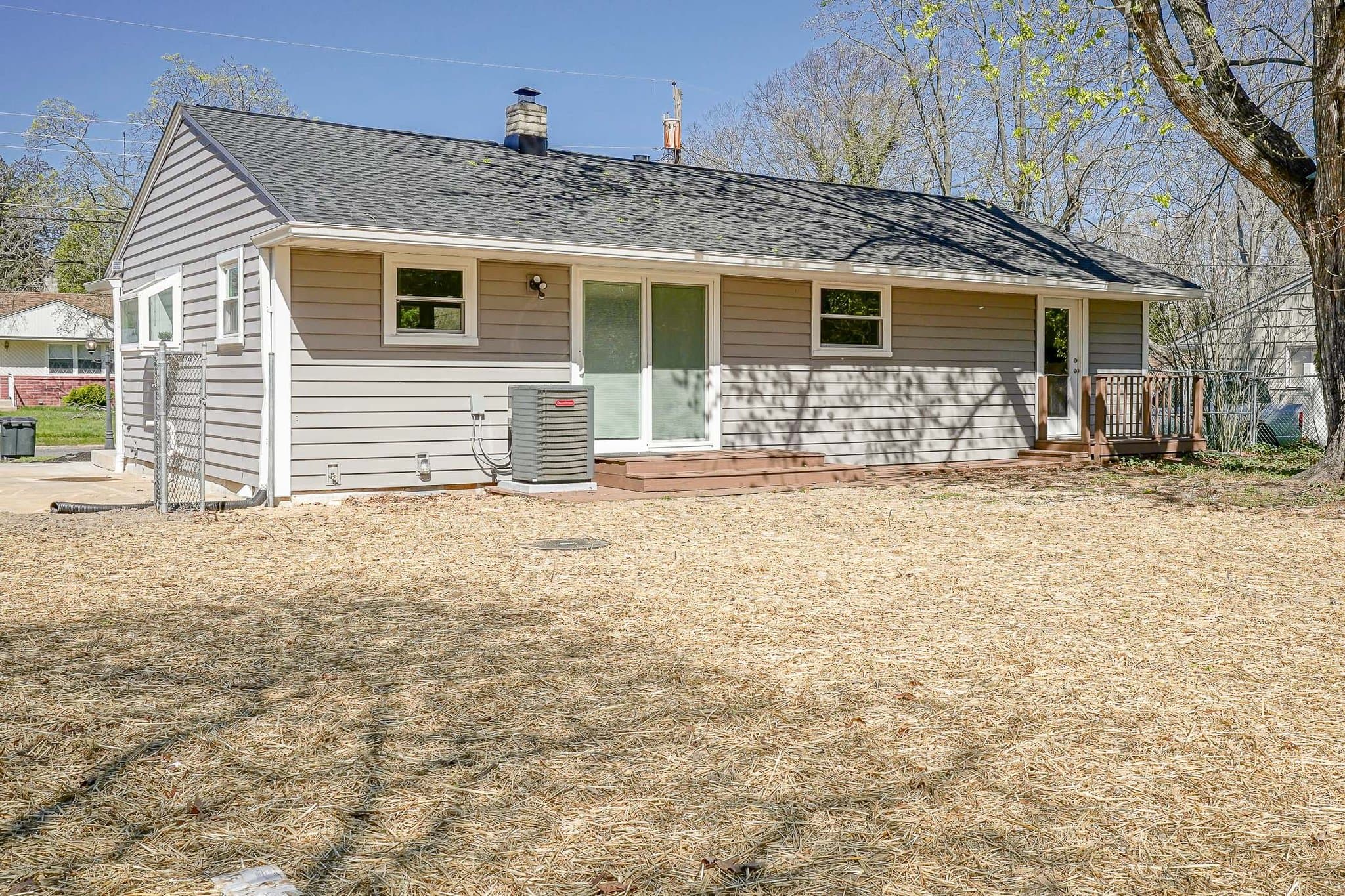 Newfield House: 311 Oakwood Dr