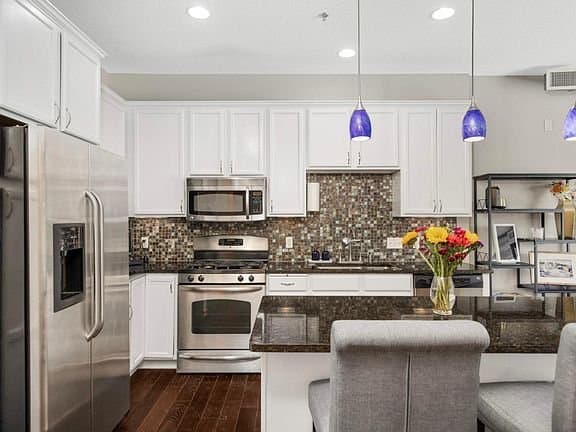 Saint Paul Apartment: 240 Spring St