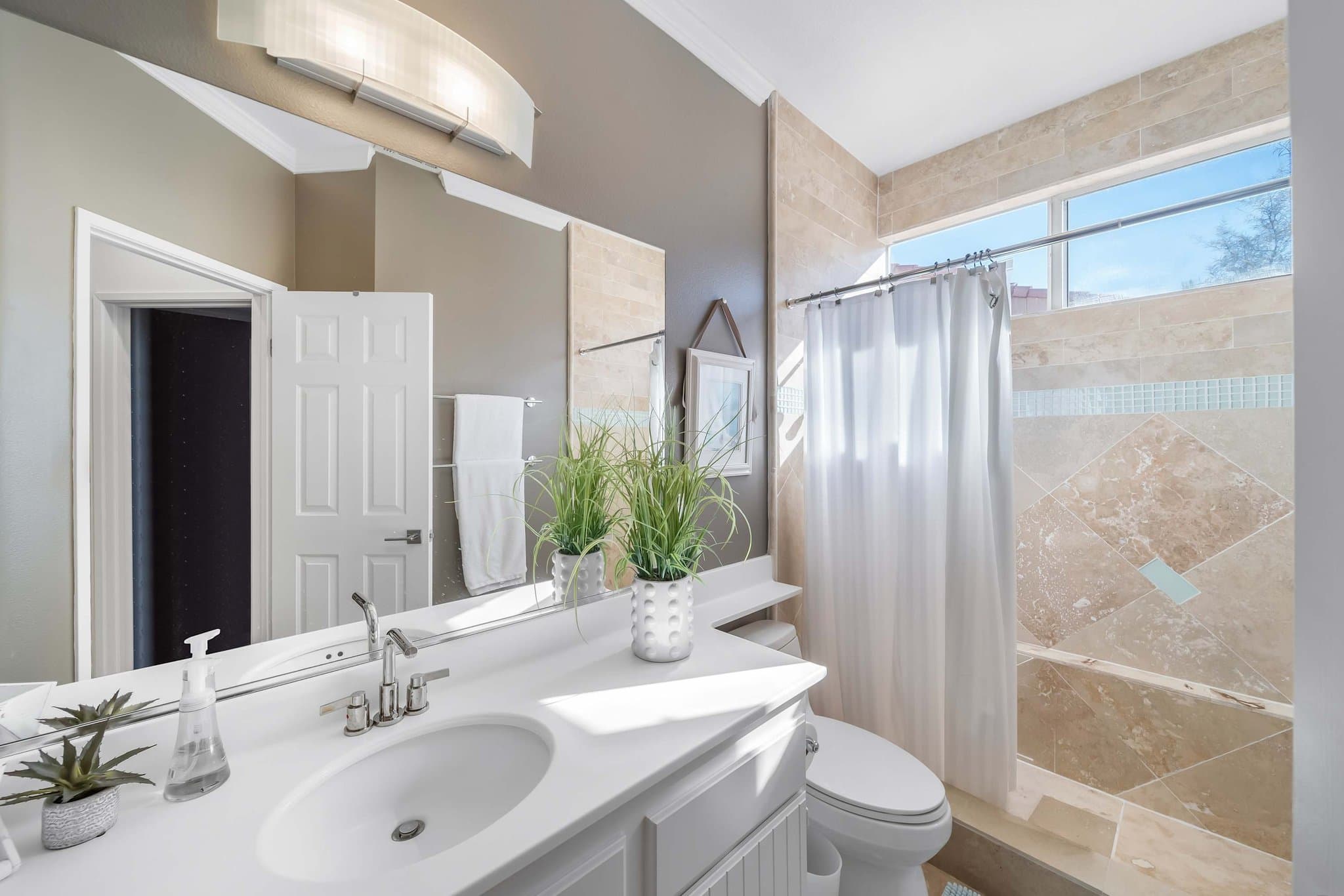 La Quinta House: 47870 Sumac Street