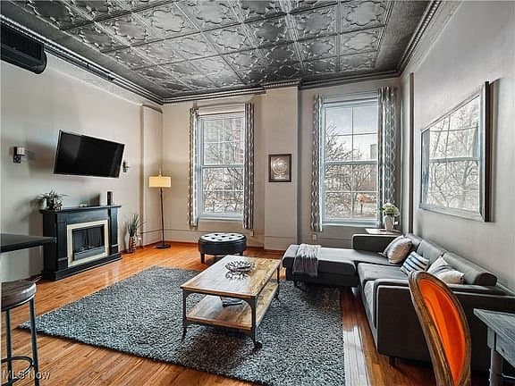 Cleveland Apartment: 408 W Saint Clair Ave