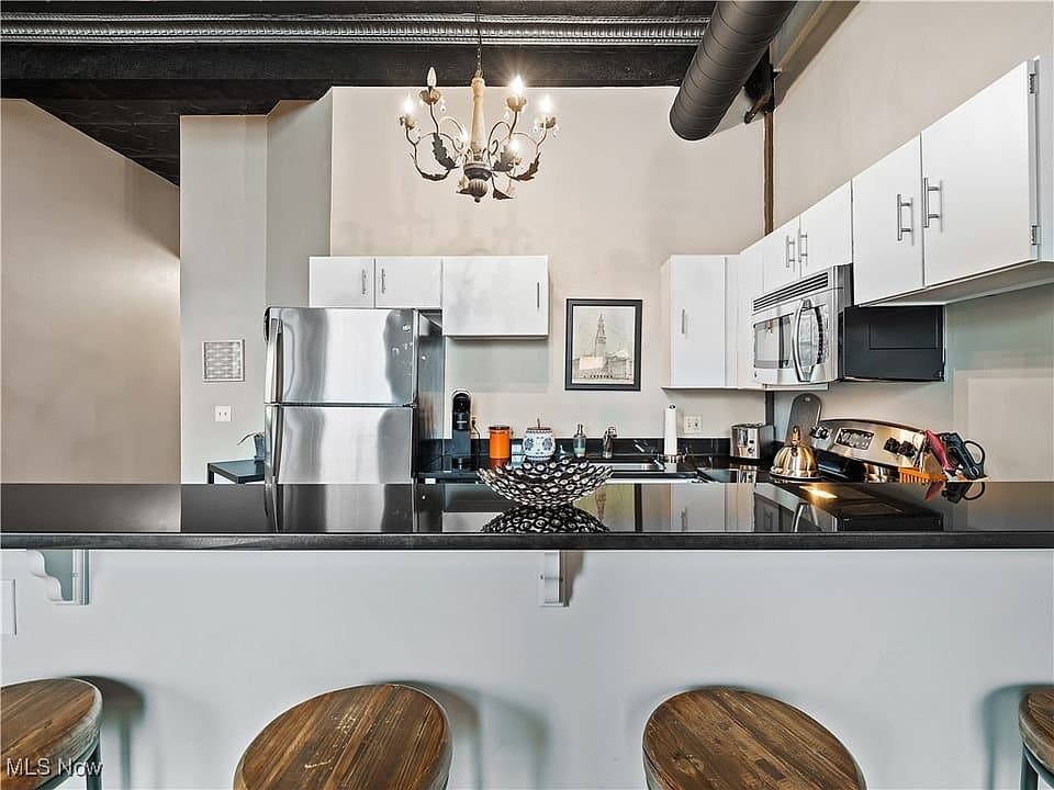 Cleveland Apartment: 408 W Saint Clair Ave