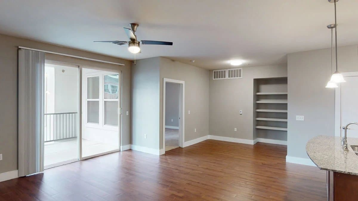 Garland Apartment: 305 River Fern Ave
