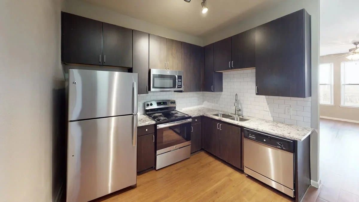Garland Apartment: 305 River Fern Ave