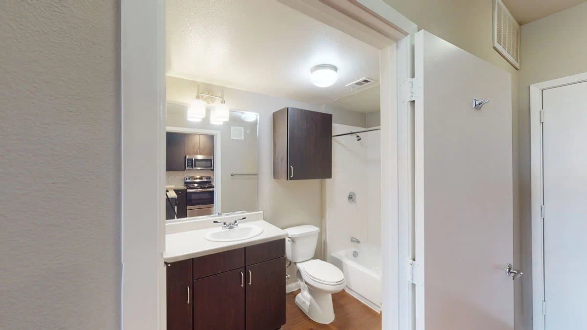 Garland Apartment: 305 River Fern Ave