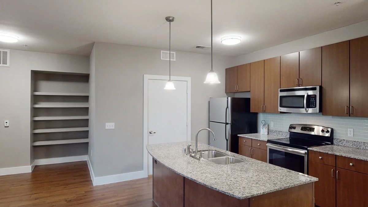 Garland Apartment: 305 River Fern Ave