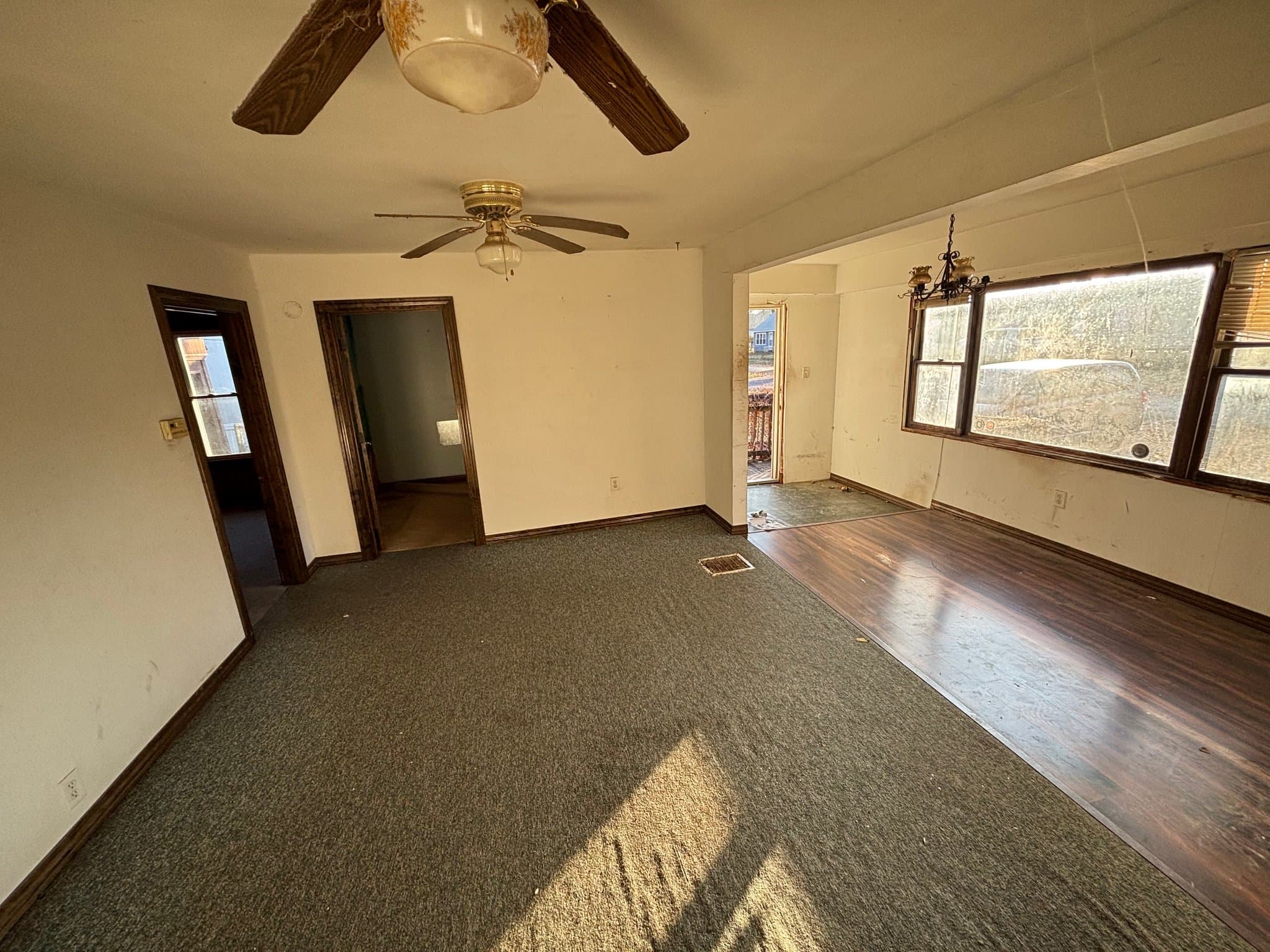 Springfield House: 924 N Edmond St