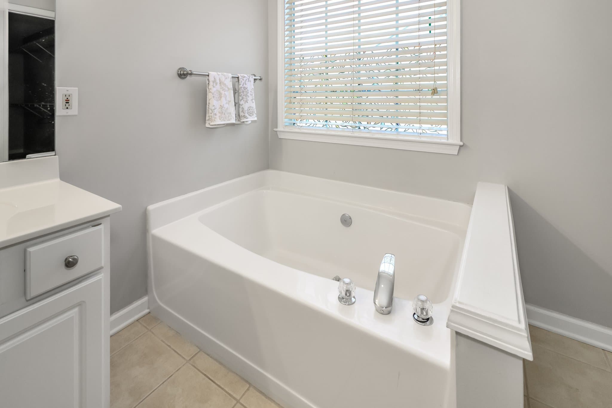 Cumming House: 4030 Ridgefair Dr,