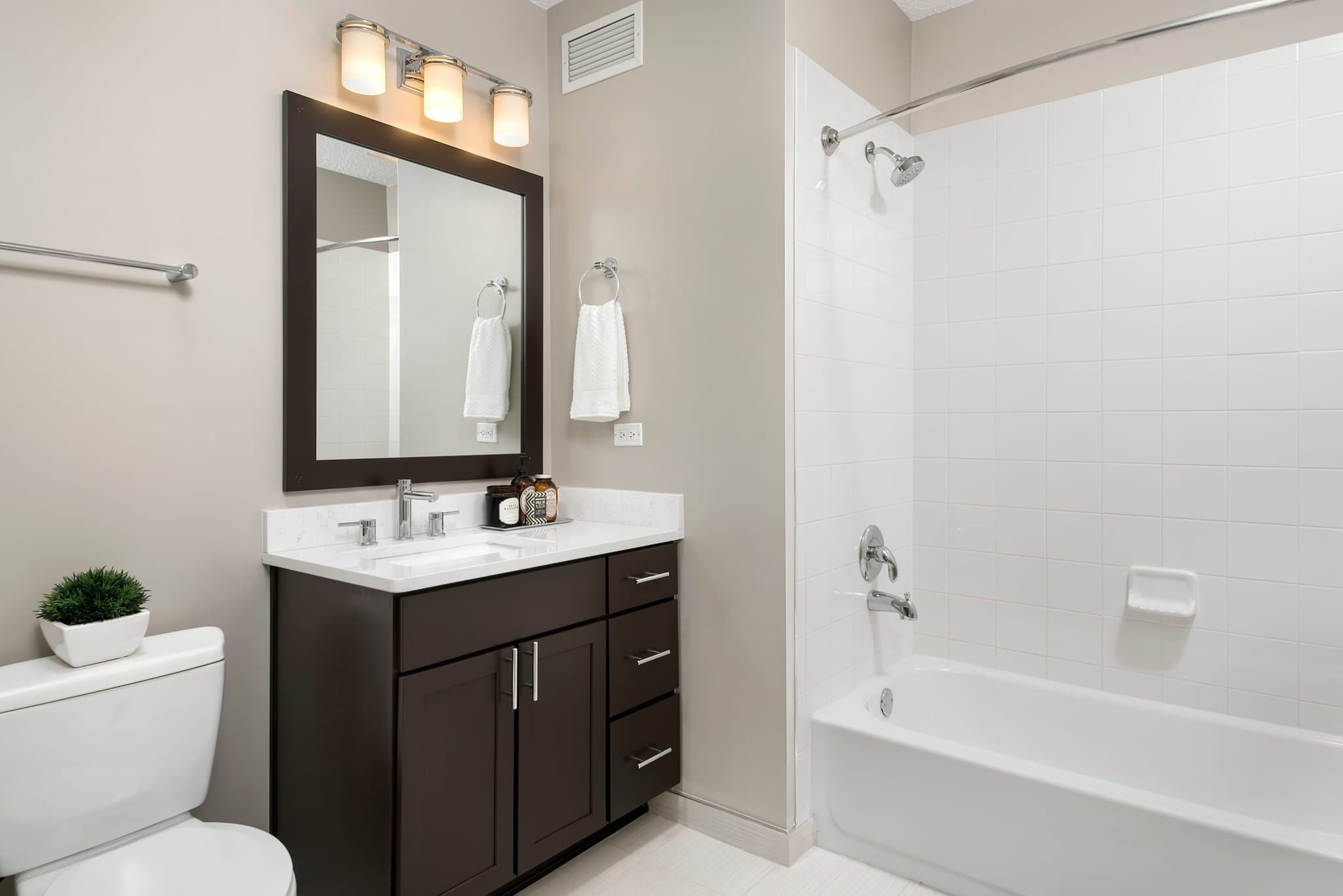 Chicago Condo: 346 East Grand Ave