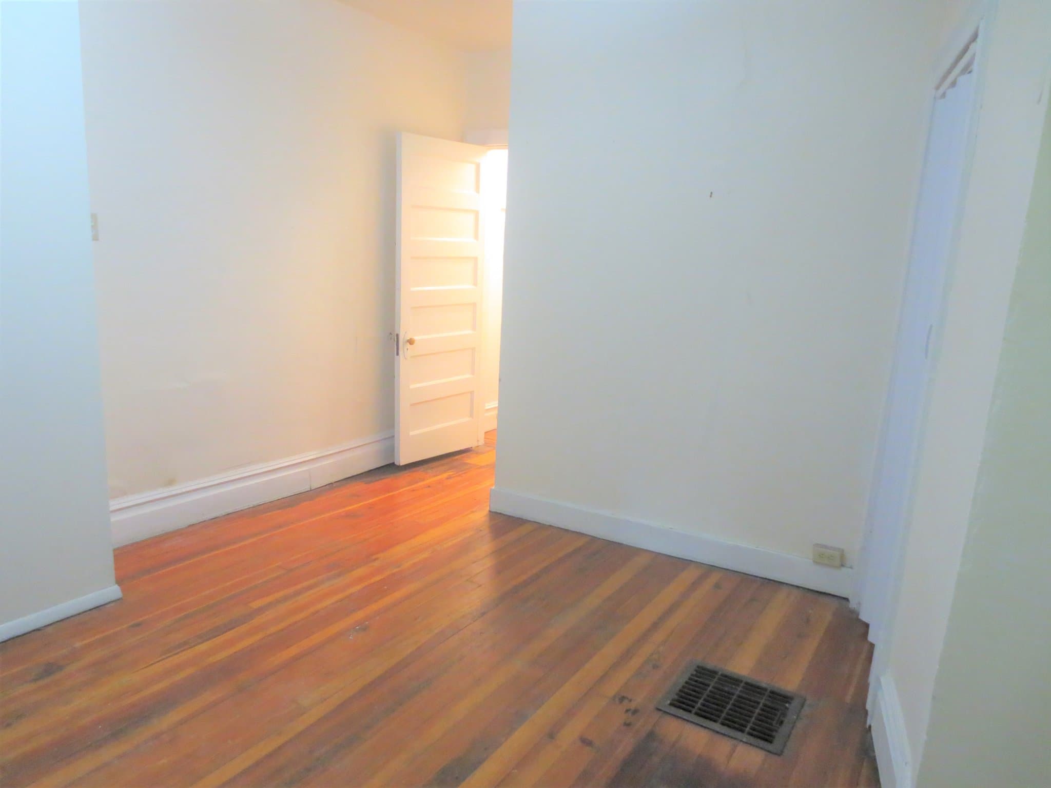 Pittsburgh Apartment: 5704 Darlington Road