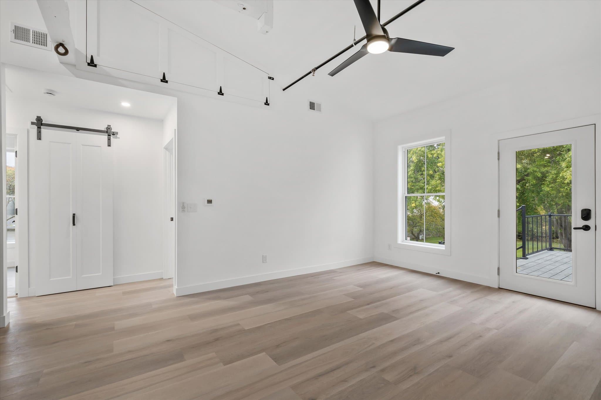Slinger Apartment: 308 Oak St