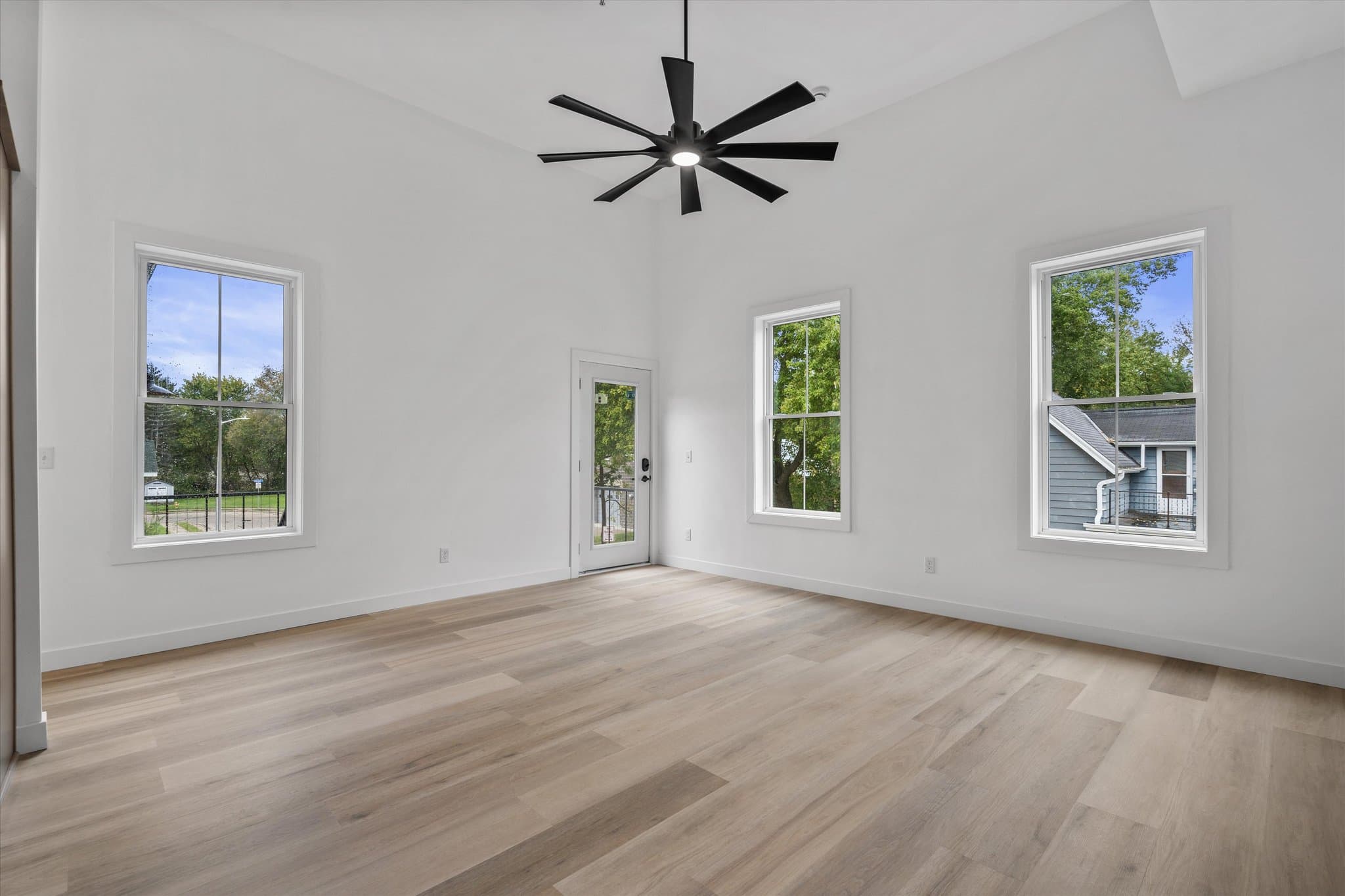 Slinger Apartment: 308 Oak St